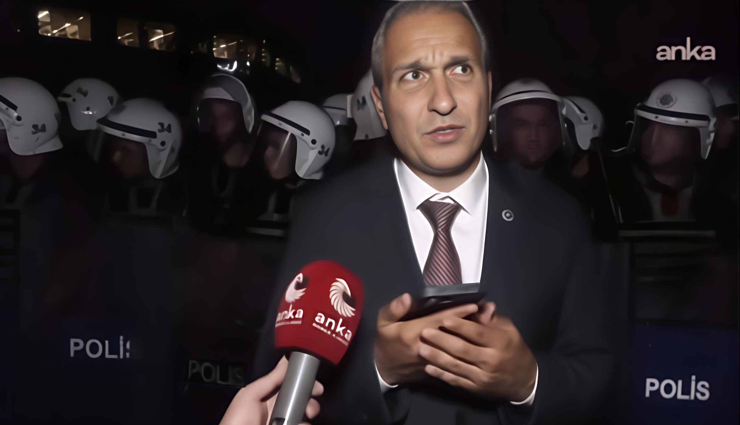 CHP İstanbul İl Başkanlığı Ablukada: Özçağdaş’tan İktidara Sert Tepki – “Demokrasiye Müdahale Kabul Edilemez!”