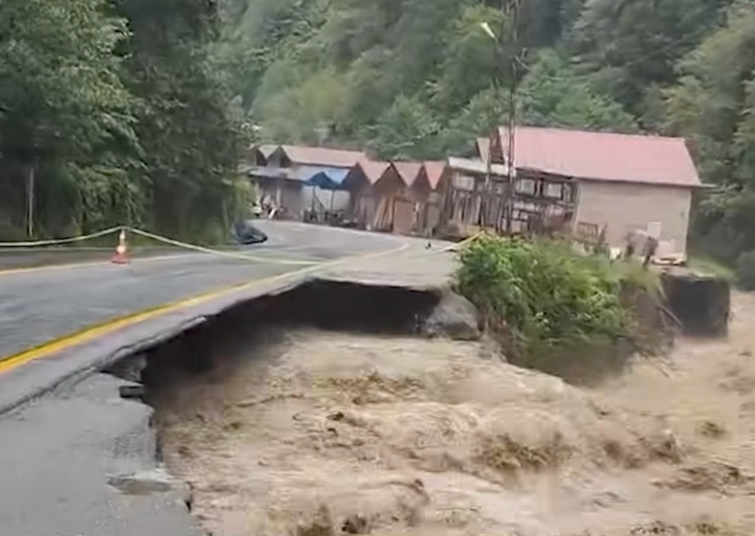 Rize’de Sel ve Heyelan: Gece Boyu Yağış Ardeşen ve Fındıklı’yı Vurdu