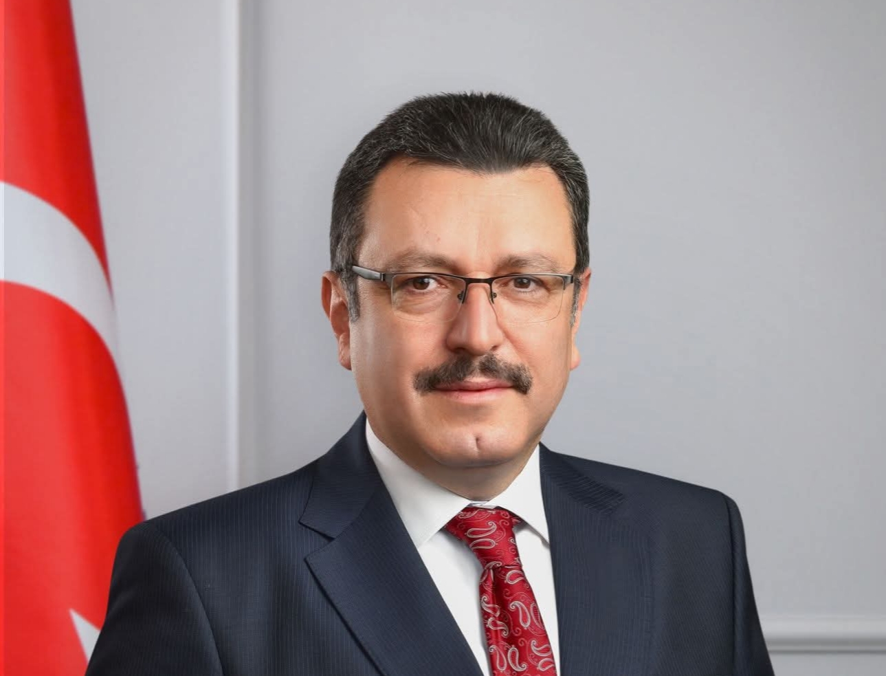 Trabzon Belediye Başkanı Ahmet Metin Genç’e Fenerbahçe-Trabzonspor Maçı Paylaşımları Nedeniyle Para Cezası