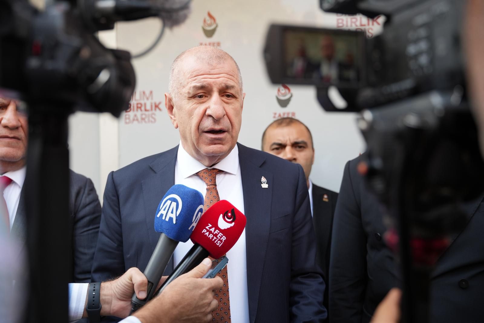 Zafer Partisi, Karaköprü İlçe Başkanlığı’nı Açtı — Ümit Özdağ: “Suriyeli Göçü Geri Dönüş Sağlanmalı”