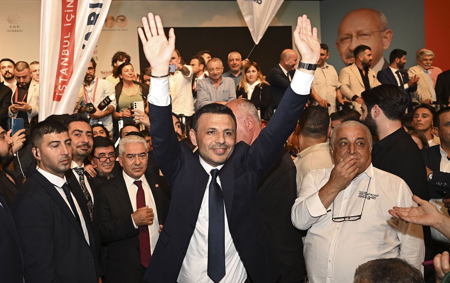 CHP Eski İstanbul İl Başkanı Özgür Çelik’ten Kadıköy’de Miting Çağrısı: “Millet İradesine Sahip Çıkıyoruz!”