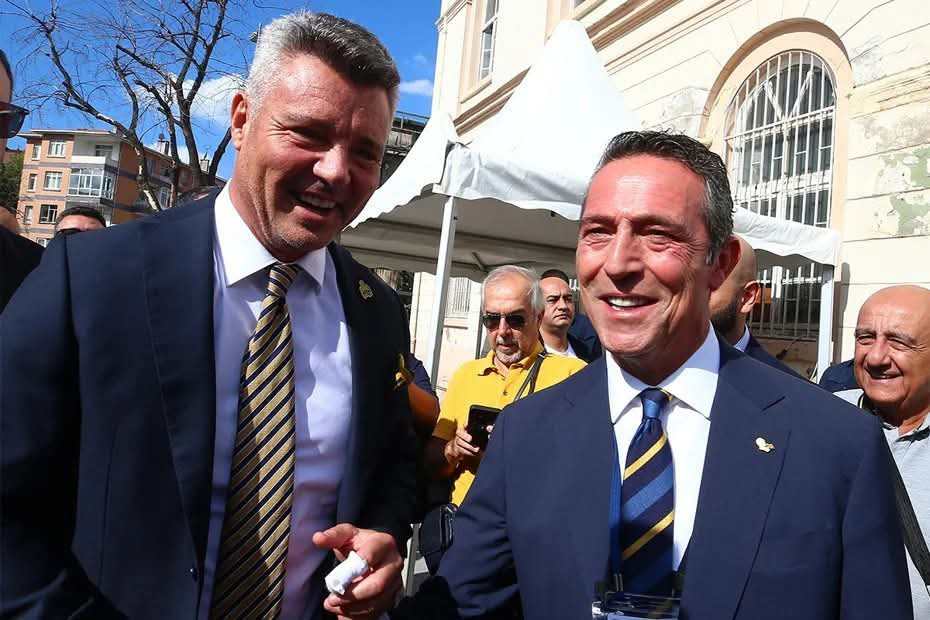 SON DAKİKA | Fenerbahçe’de Geçiş Dönemi: Ali Koç, Yeni Başkan Sadettin Saran’ı Locasında Tebrik Etti