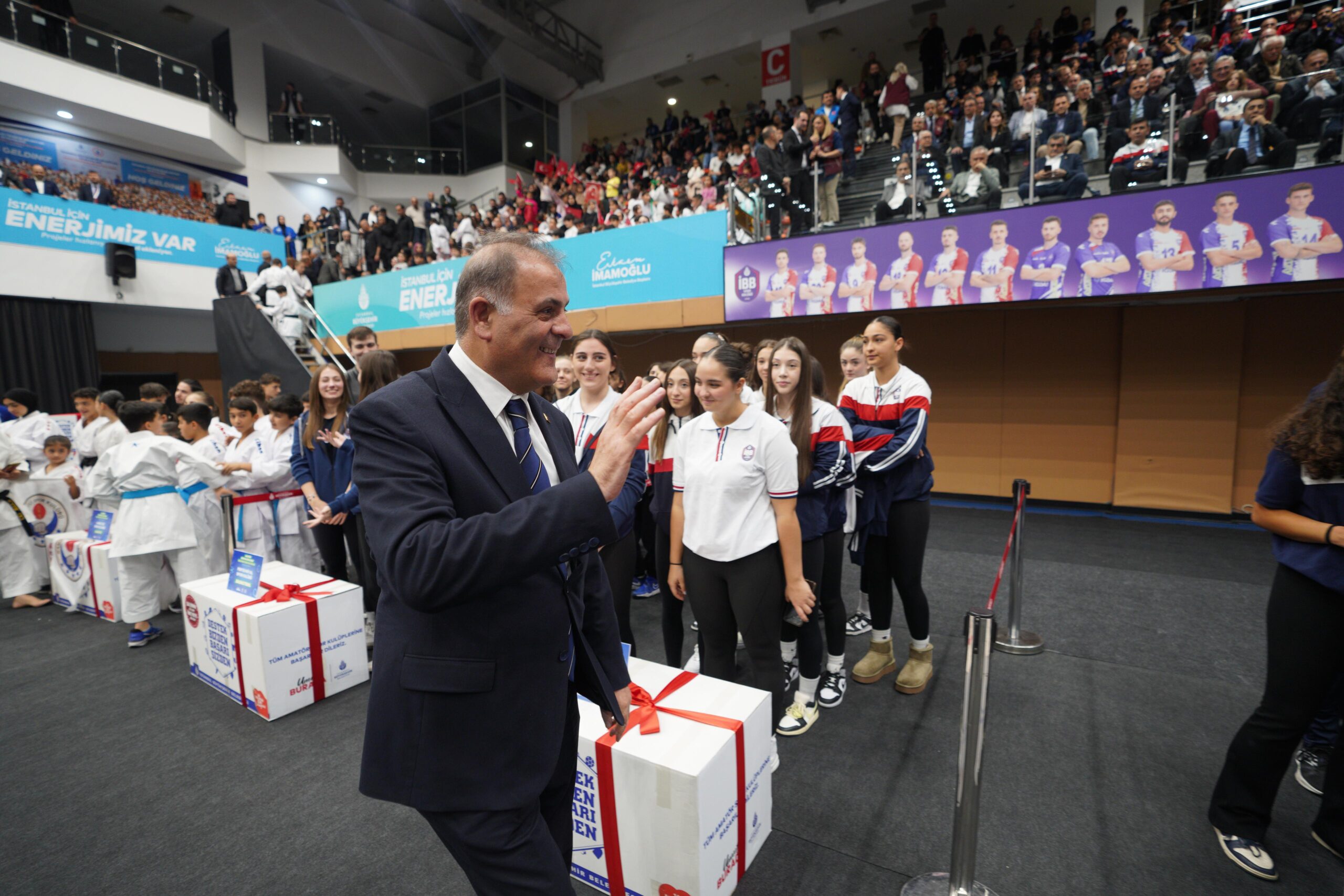 İBB’DEN AMATÖR SPOR KULÜPLERİNE 100 MİLYON LİRALIK DESTEK