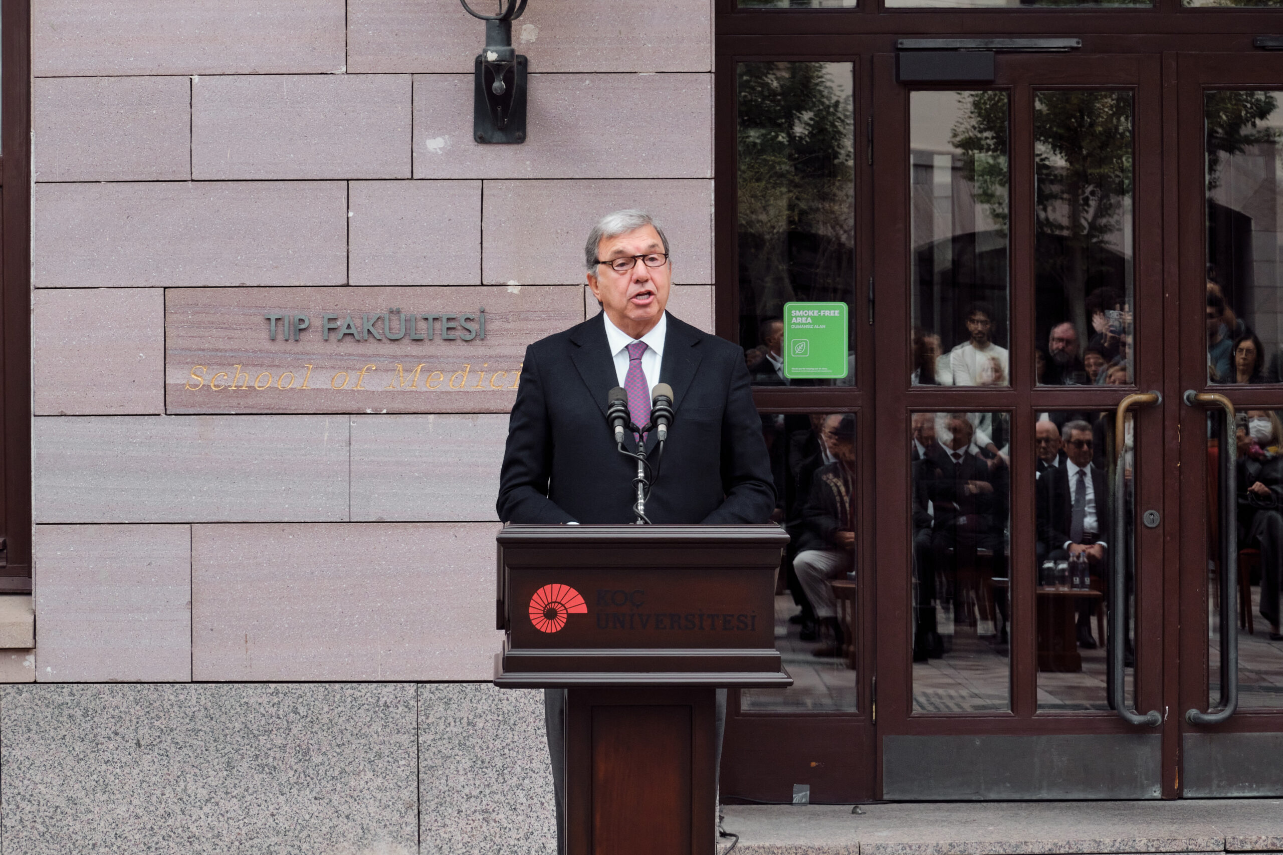 Koç Üniversitesi Tıp Fakültesi’ne Hayırsever İş İnsanı Sinan Dereli’nin Adı Verildi