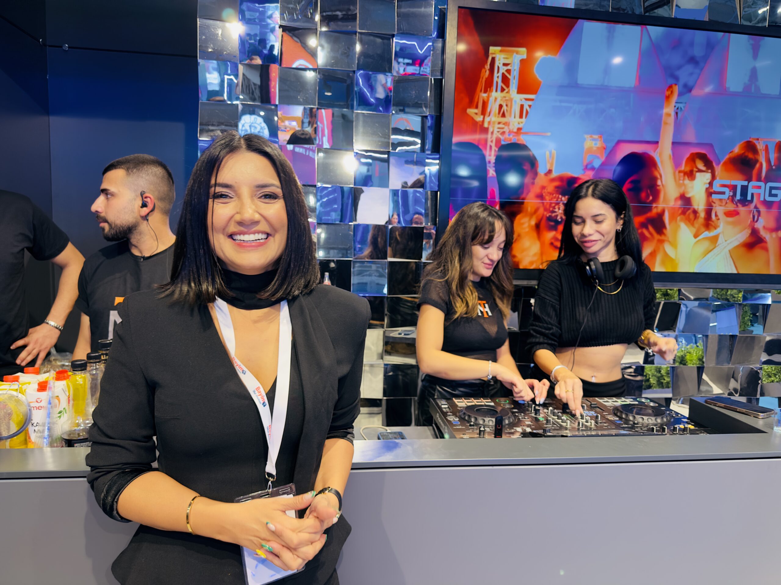 Abide Gülel Saral, Kendi Gece Kulübünde Sahneye Çıktı!