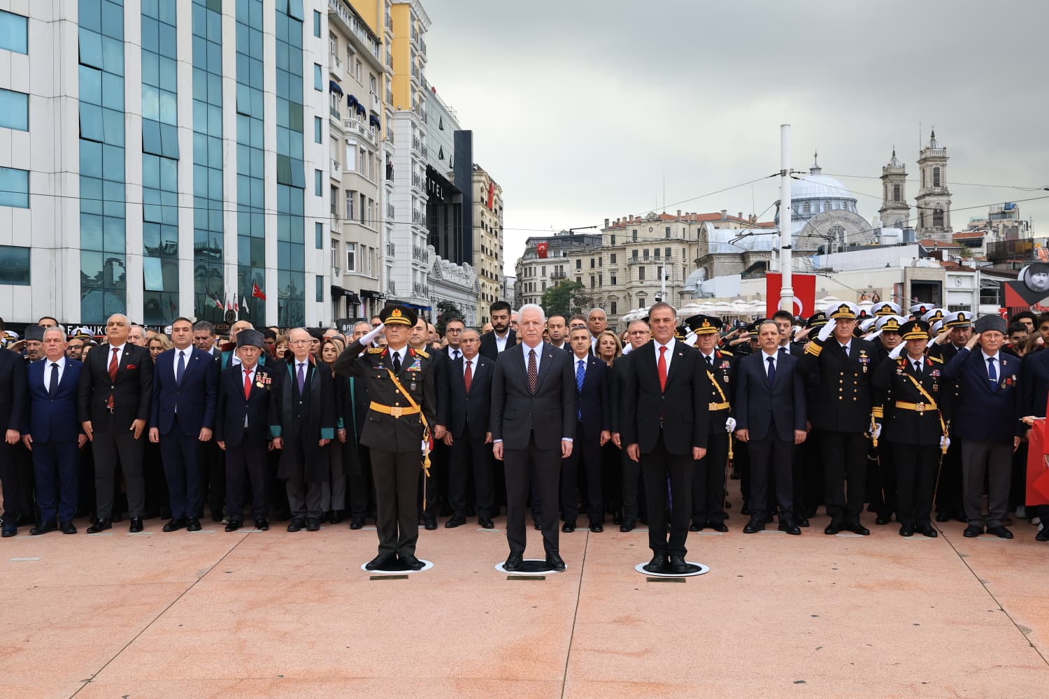 Taksim’de Cumhuriyet’in 102. Yılı Coşkuyla Kutlandı