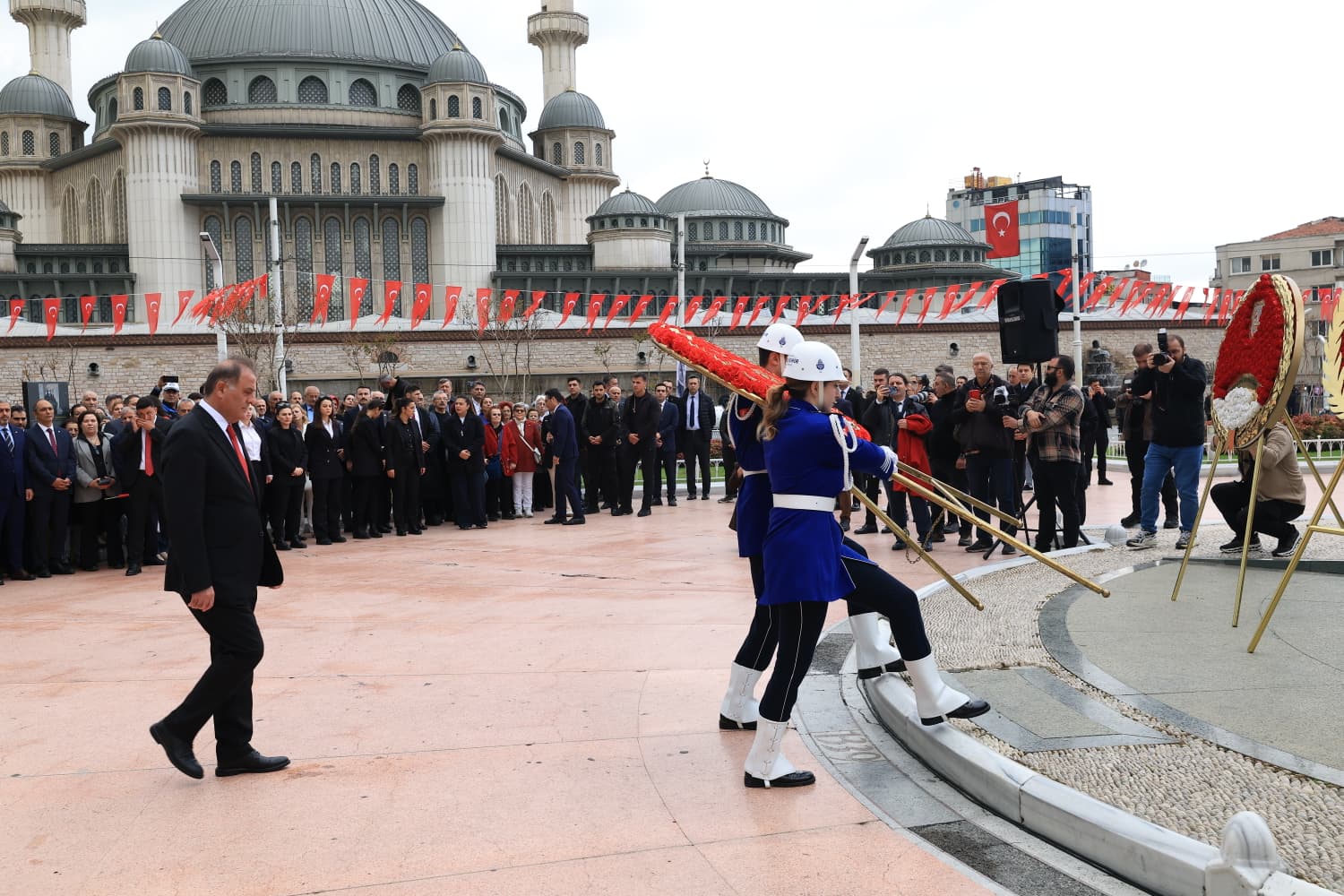 Taksim’de Cumhuriyet’in 102. Yılı Coşkuyla Kutlandı