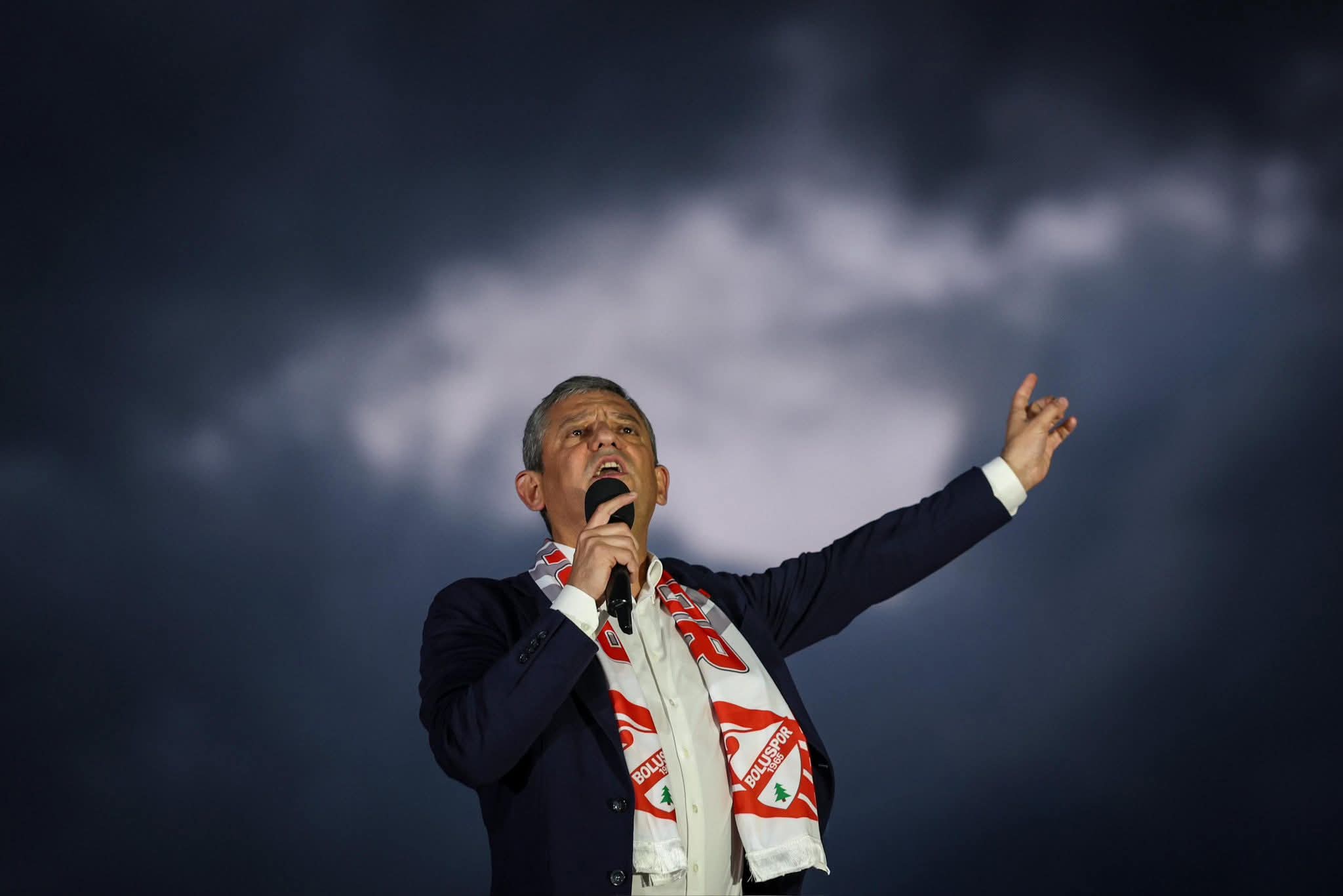 Bolu Belediye Meydanı’nda CHP Genel Başkanı Özgür Özel’den Köroğlu Destanı Gibi Konuşma