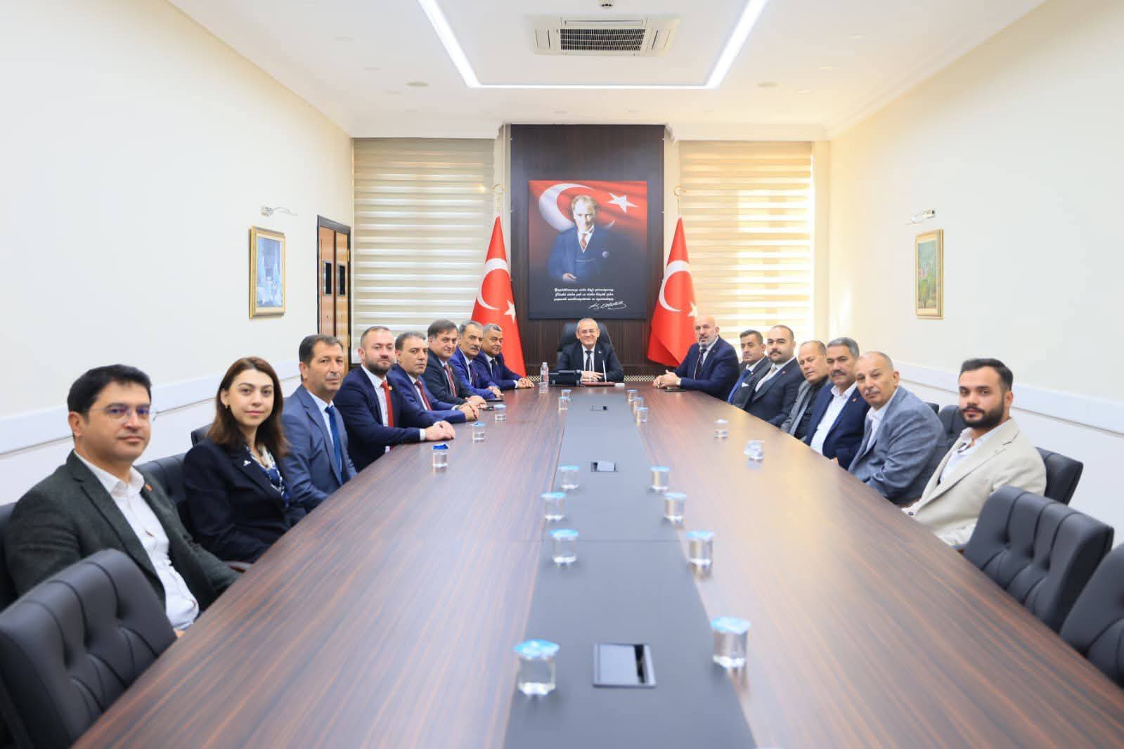 TÜRKİYE MUHTARLAR KONFEDERASYONU GENEL BAŞKANI KADİR DELİBALTA DURMUYOR: MEMLEKETİ KARIŞ KARIŞ GEZİYOR, ÇÖZÜM ARIYOR