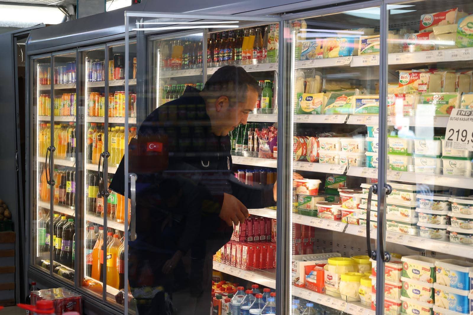 Zile Belediyesi Göz Açtırmıyor: Marketlerde Sıkı Denetim!