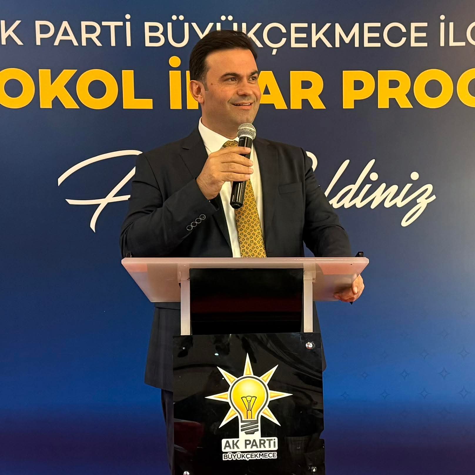 AK Parti’de Yaprak Dökümü: Büyükçekmece İlçe Başkanı Görevden Ayrıldı