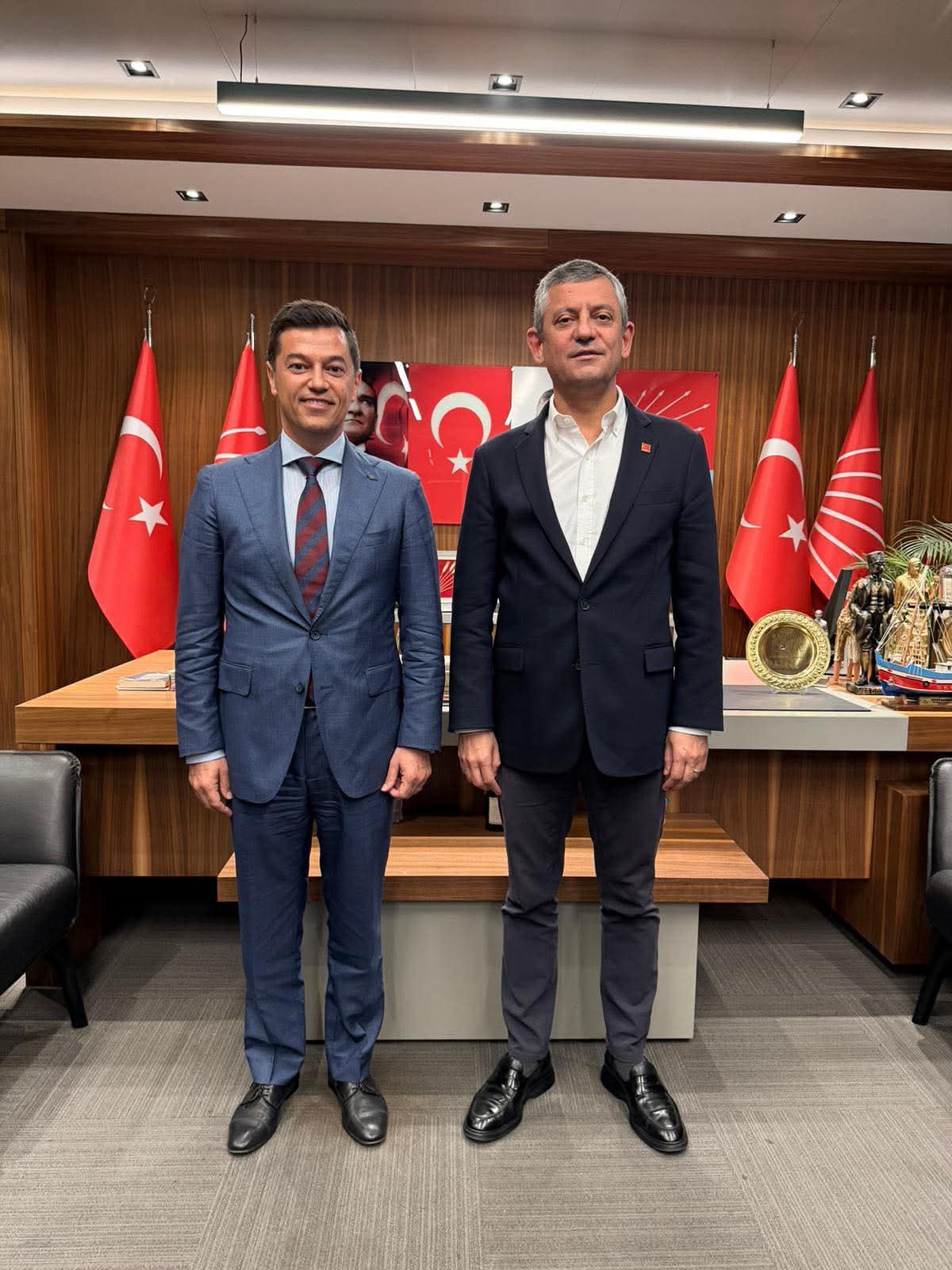 Marmaris'in Geleceği Masada Marmaris Belediye Başkanı Acar, CHP Genel Başkanı Özel'e İlçedeki Projeleri Sundu