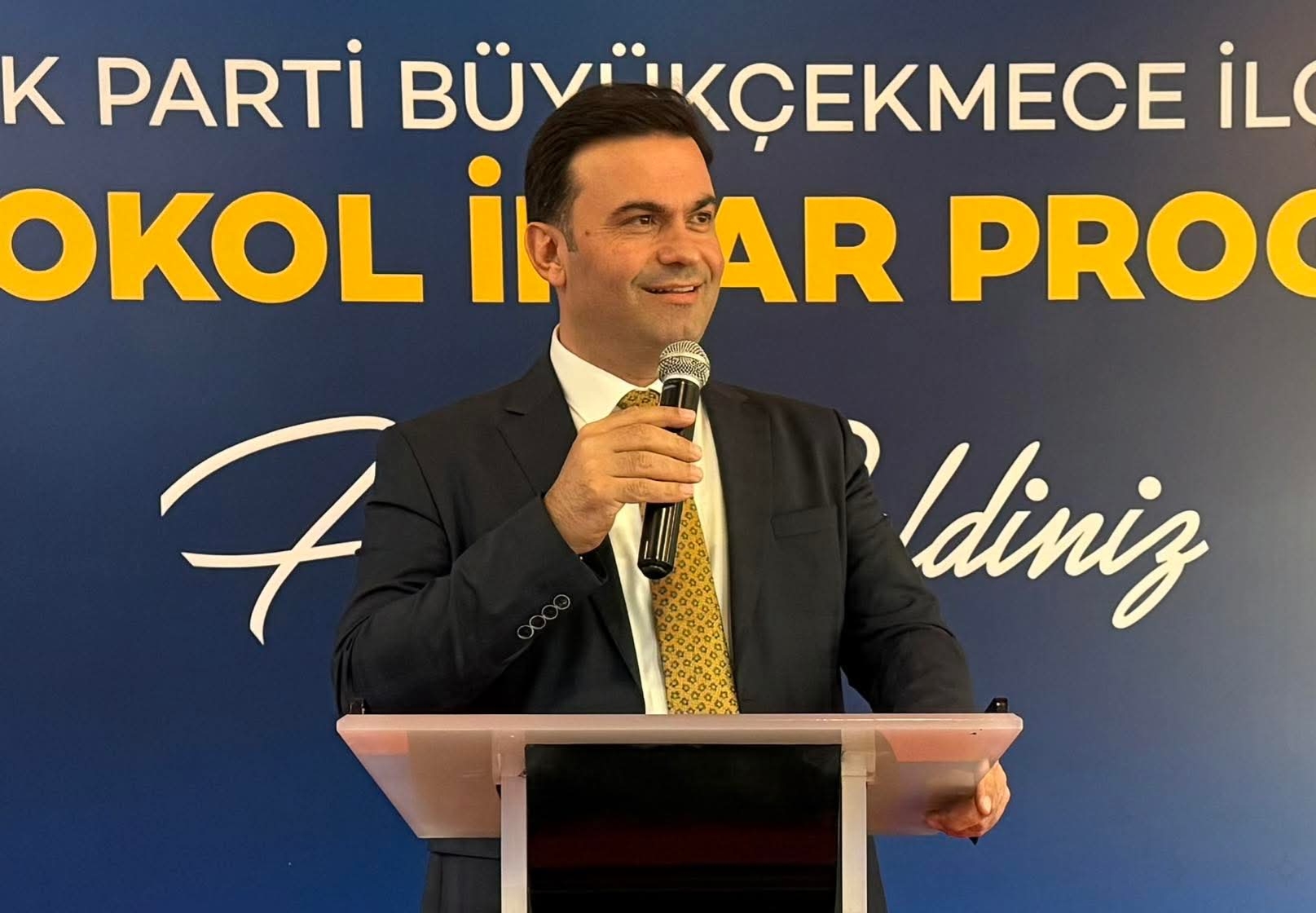 AK Parti’de Yaprak Dökümü: Büyükçekmece İlçe Başkanı Görevden Ayrıldı