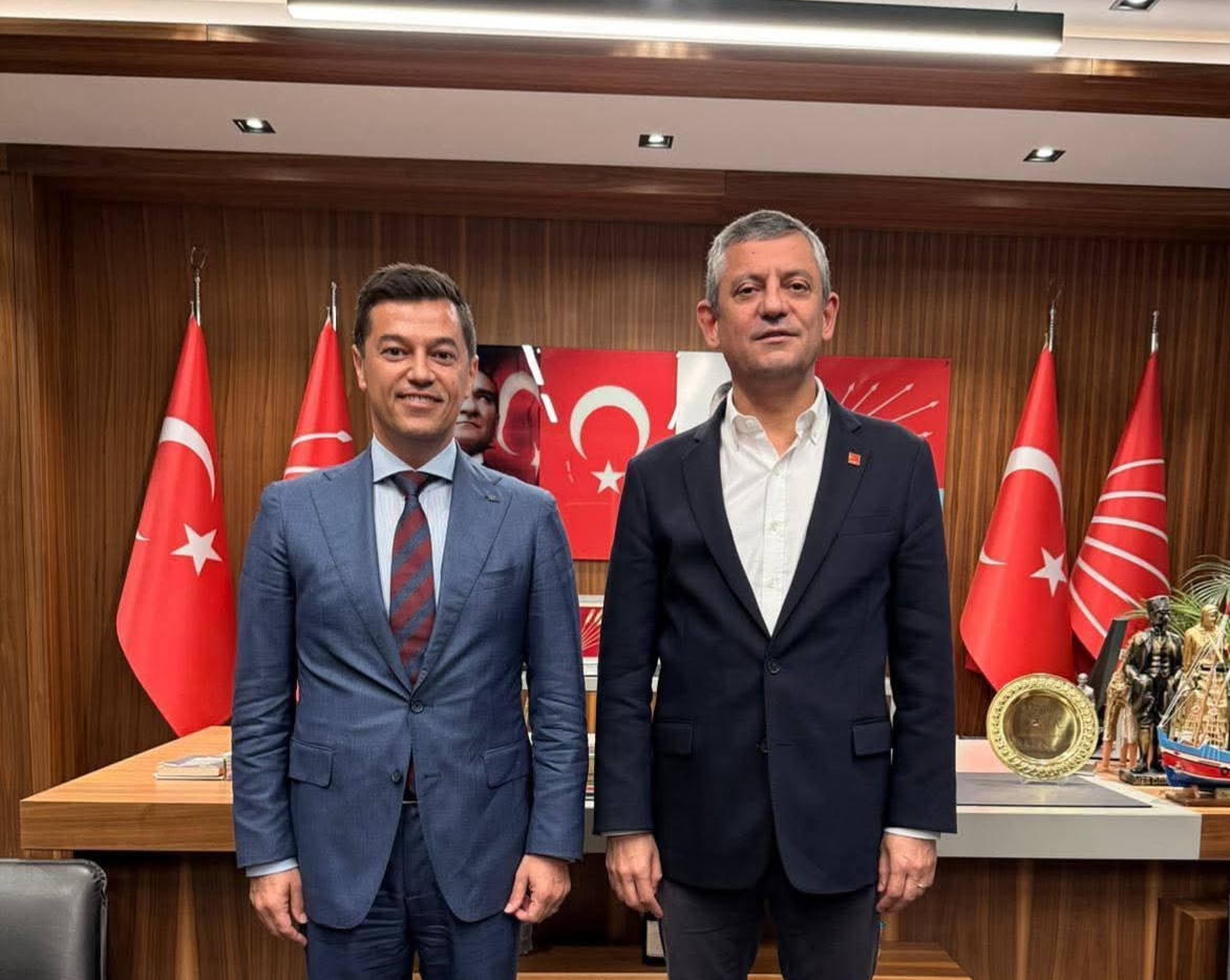 Marmaris’in Geleceği Masada Marmaris Belediye Başkanı Acar, CHP Genel Başkanı Özel’e İlçedeki Projeleri Sundu