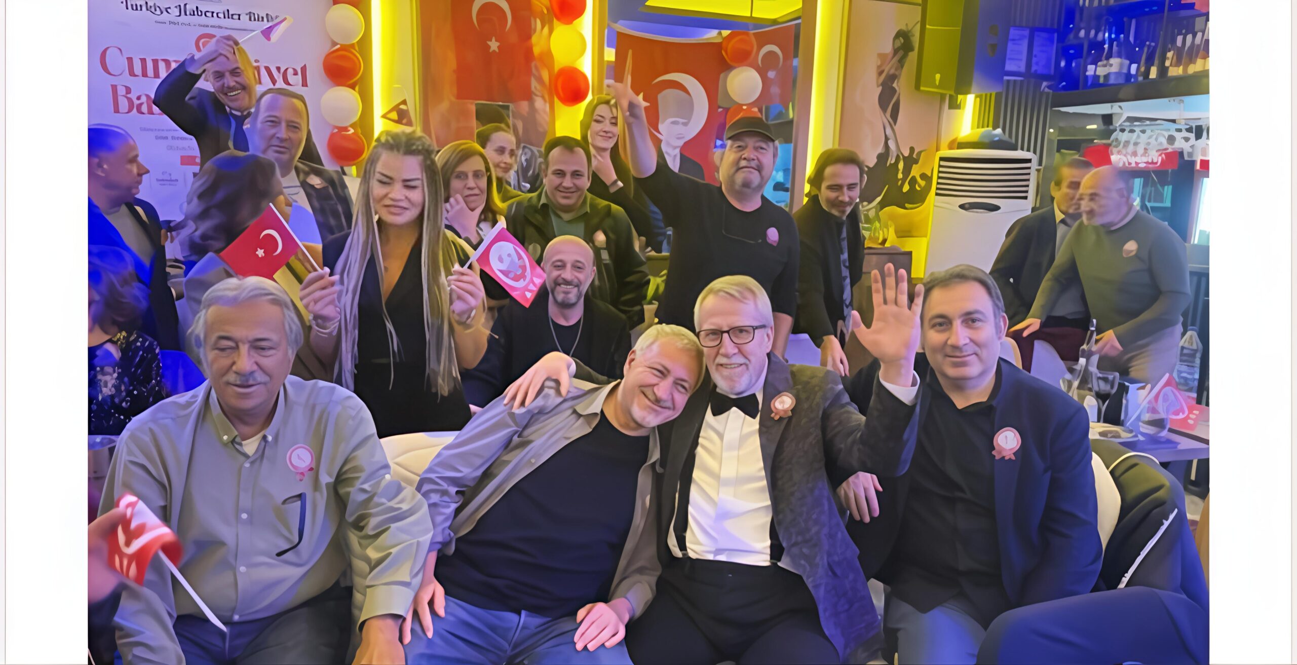 Galata Köprüsü’nde Cumhuriyet ve Meslek Onuru: Türk Basınının “Altın Kadrosu” Bir Araya Geldi