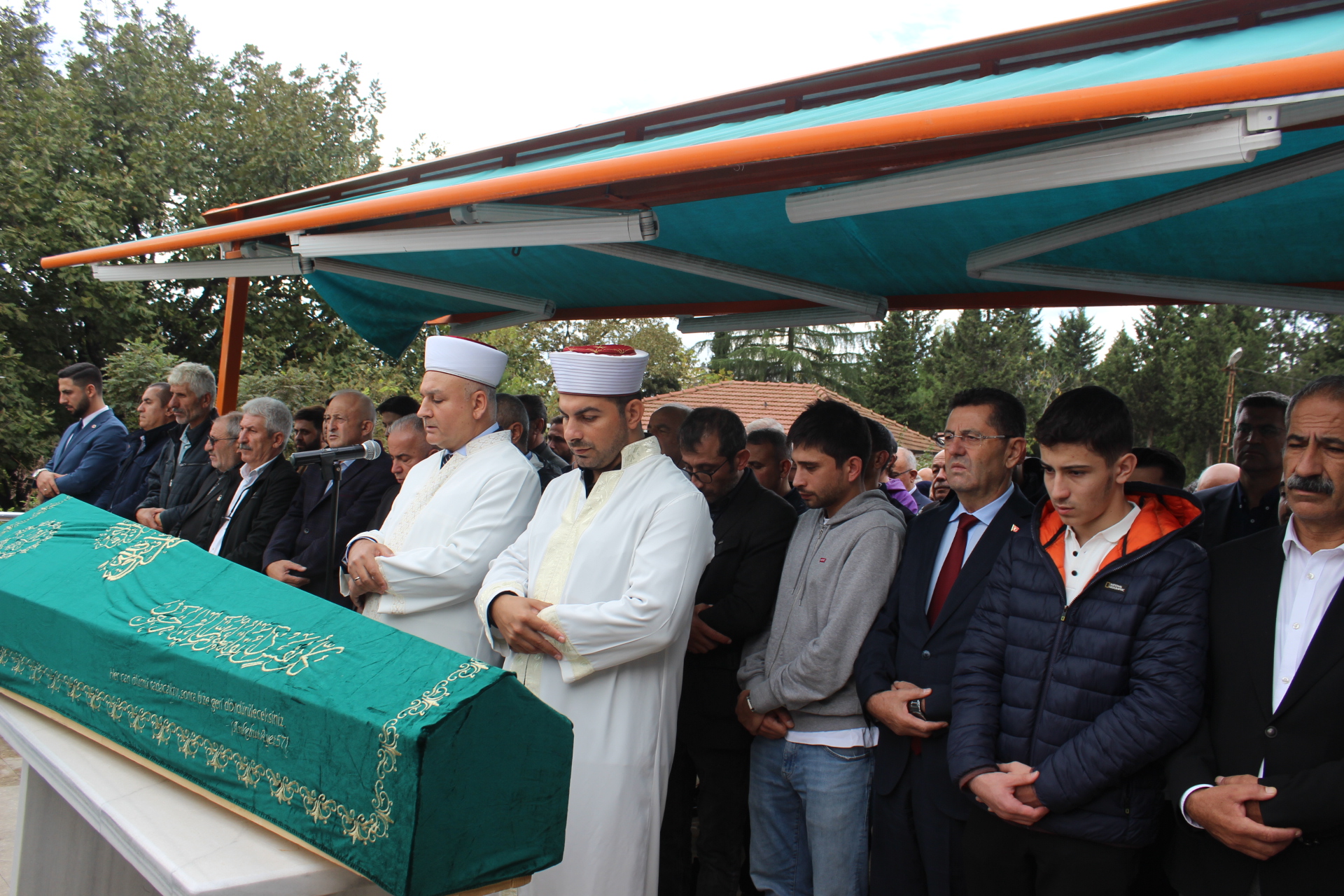 Çekmeköy Ailesinin Acı Kaybı: Süleyman Çerkez Hayata Veda Etti – Yoğun Katılımla Son Yolculuğa Uğurlandı