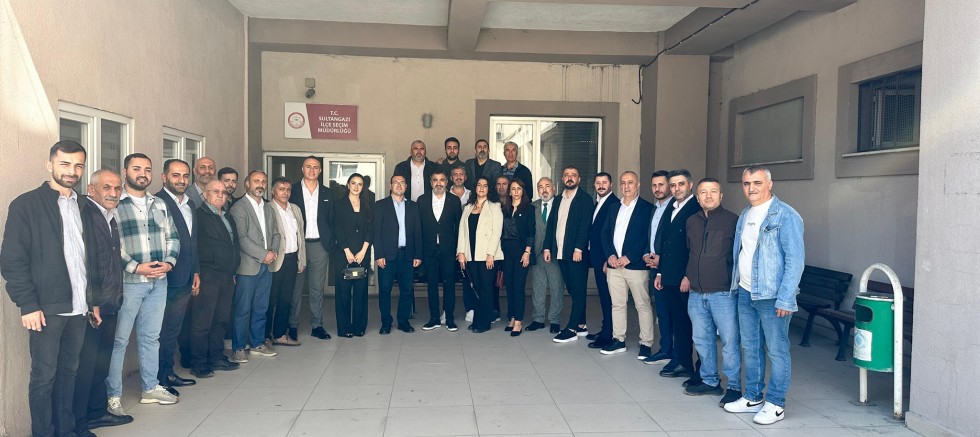 CHP Sultangazi’de Yeni Dönem: Kanber Koçak Mazbatasını Aldı