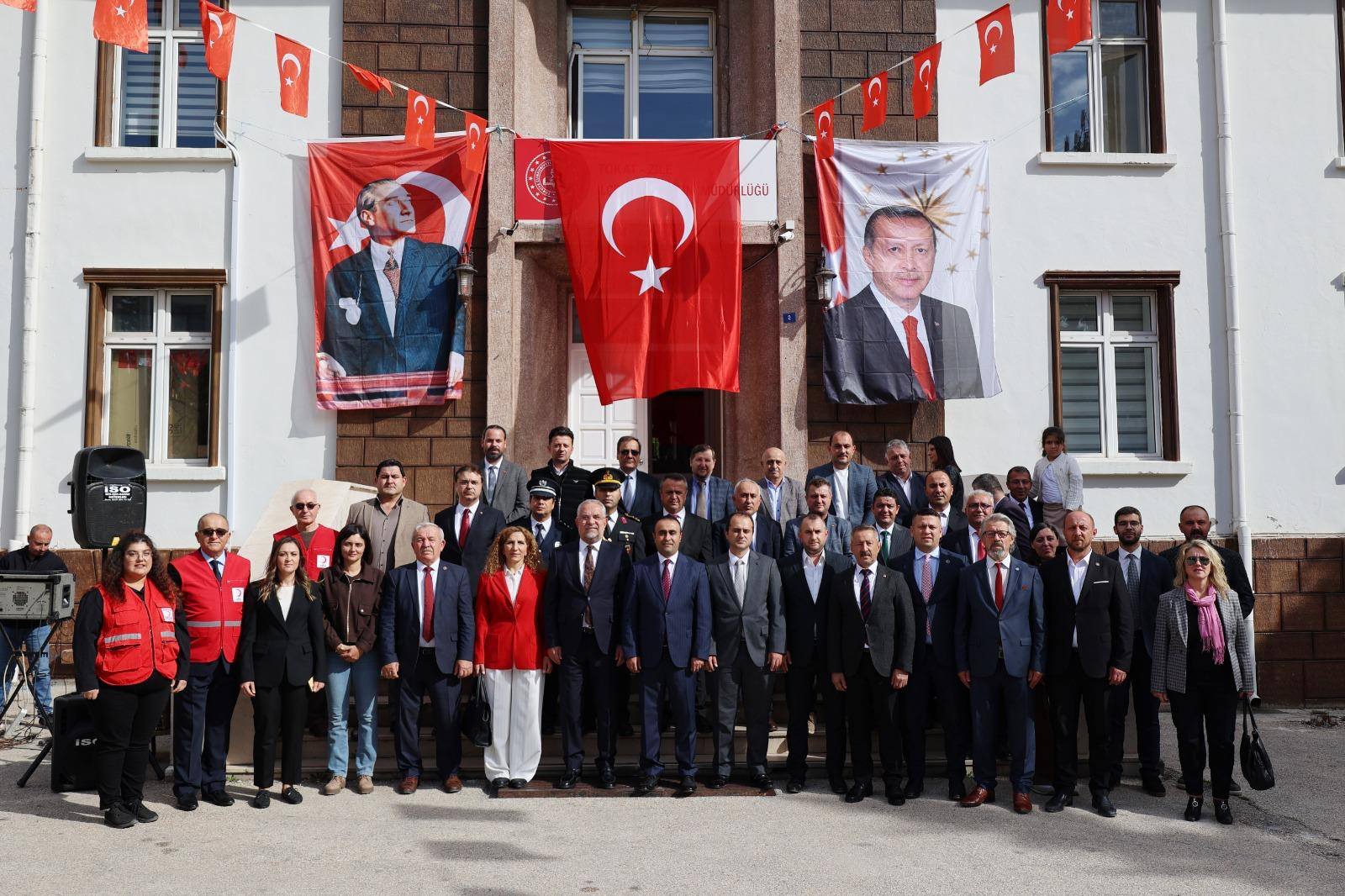 Zile’de Cumhuriyet’in 102. Yılında Tarihi Görsel: Erdoğan ve Atatürk Yan Yana