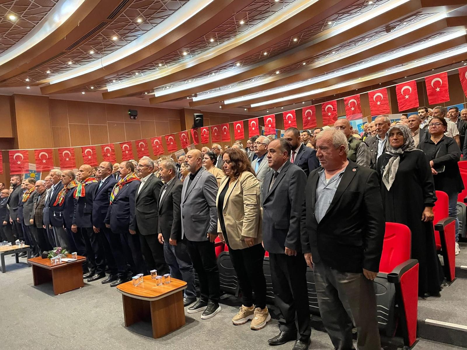 İYİ Parti Keles’te Gücünü Gösterdi: Çömez’den Sert Mesajlar, Salon Ayakta Alkışladı