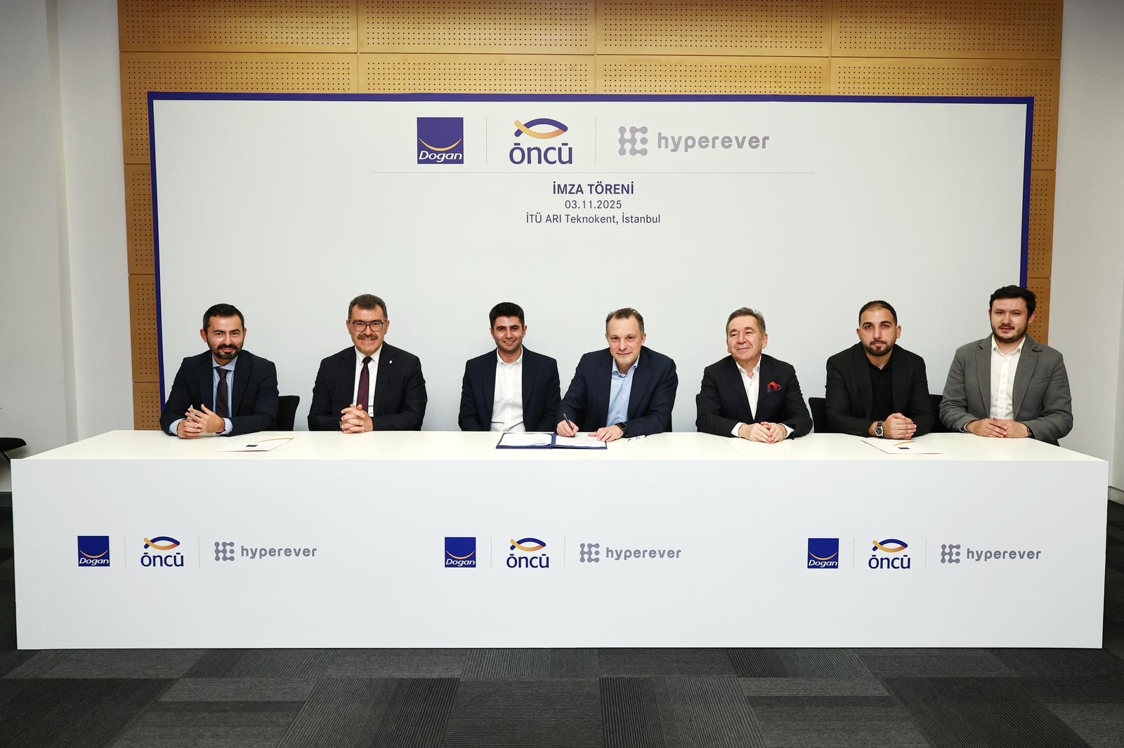 HİPEREVER, YAPAY ZEKÂ DESTEKLİ ROBOT KÖPEK PROTEO V1 İLE 2,2 MİLYON DOLARLIK YATIRIM ALDI