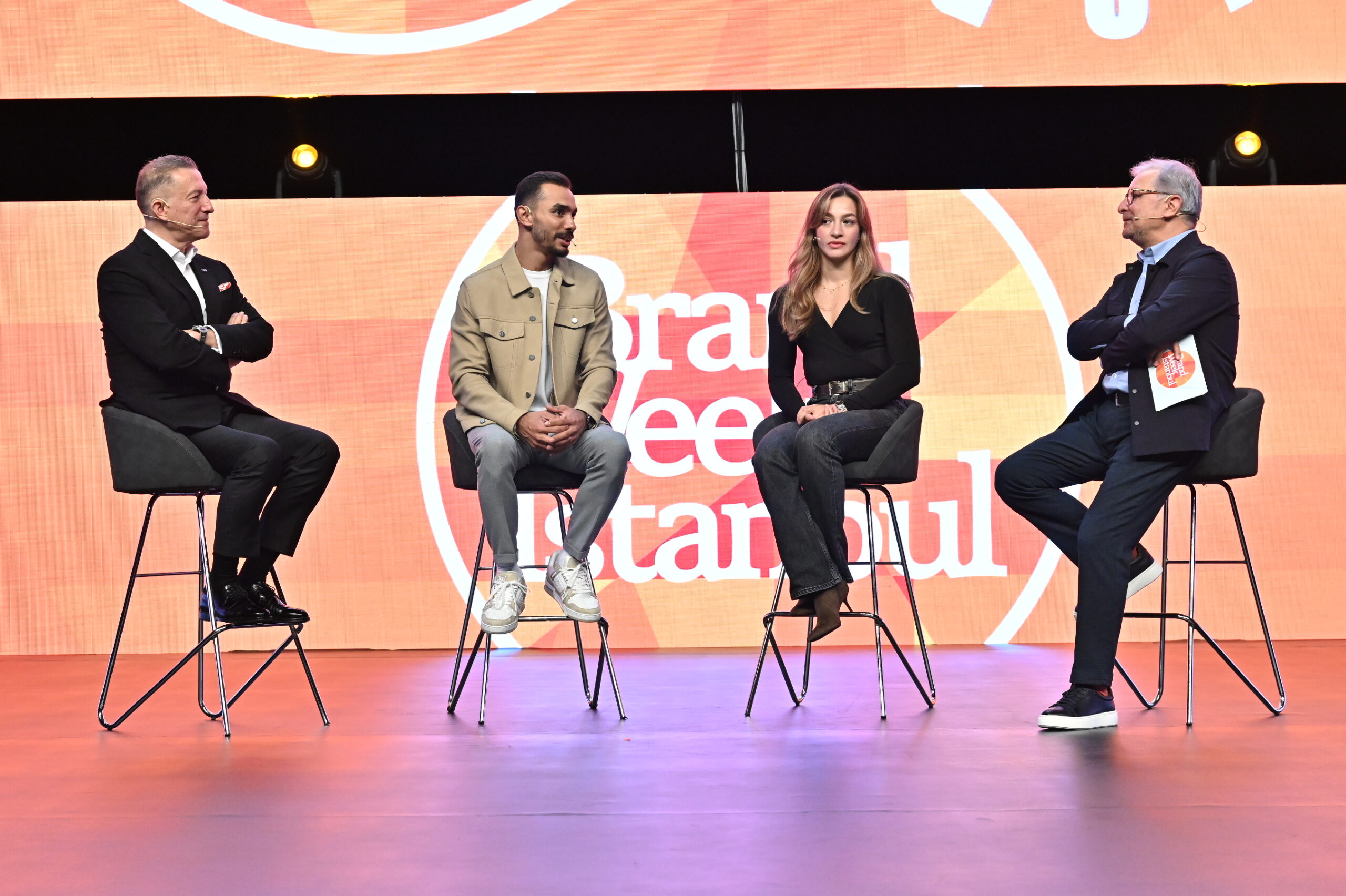 Brand New World” Zirvesinde İlk Gün: Geleceğin Kodları, İlham Veren Hikâyeler ve Yaratıcılığın Yeni Tanımı