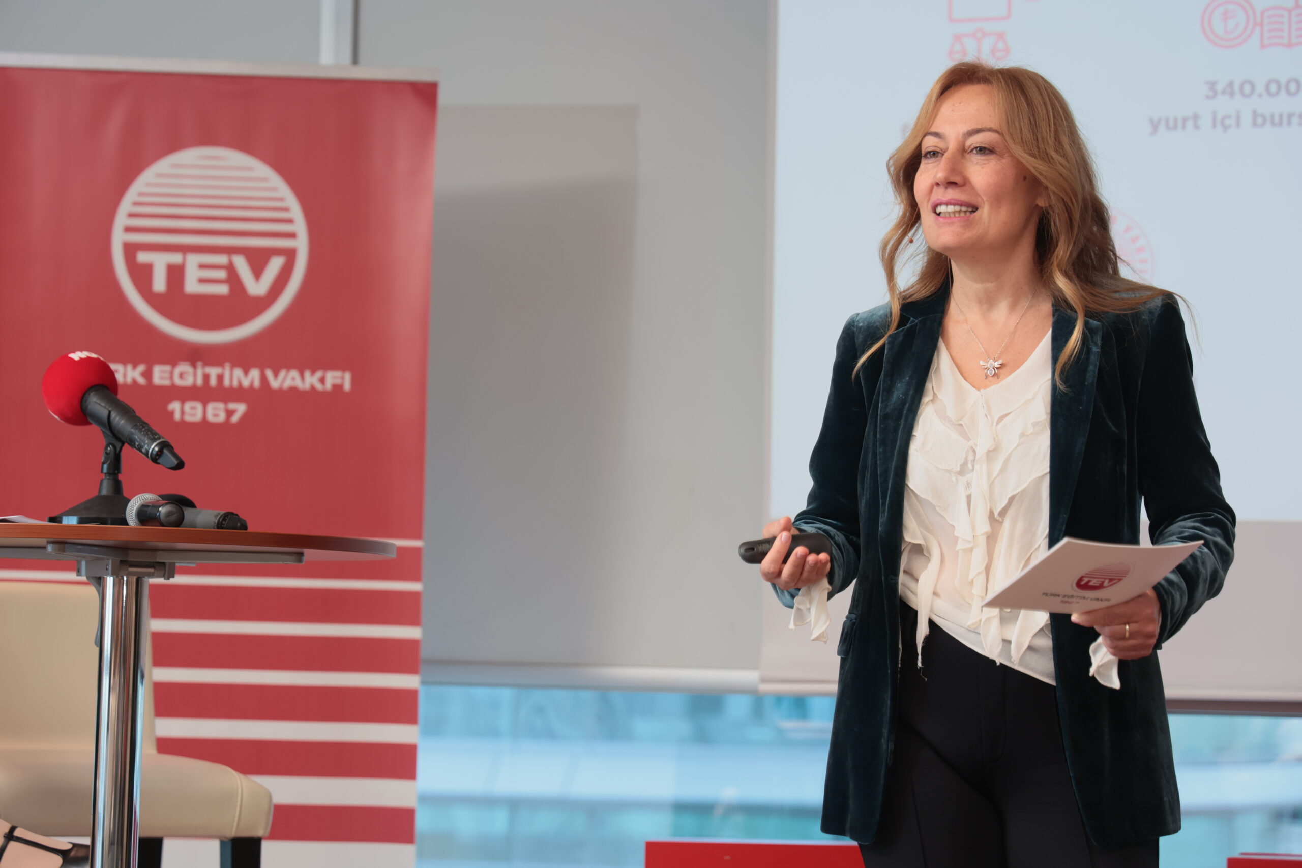 TEV Etki Araştırması: Gençler Gelecek Kaygısı ve “Gençliğini Yaşayamama” ile Mücadele Ediyor