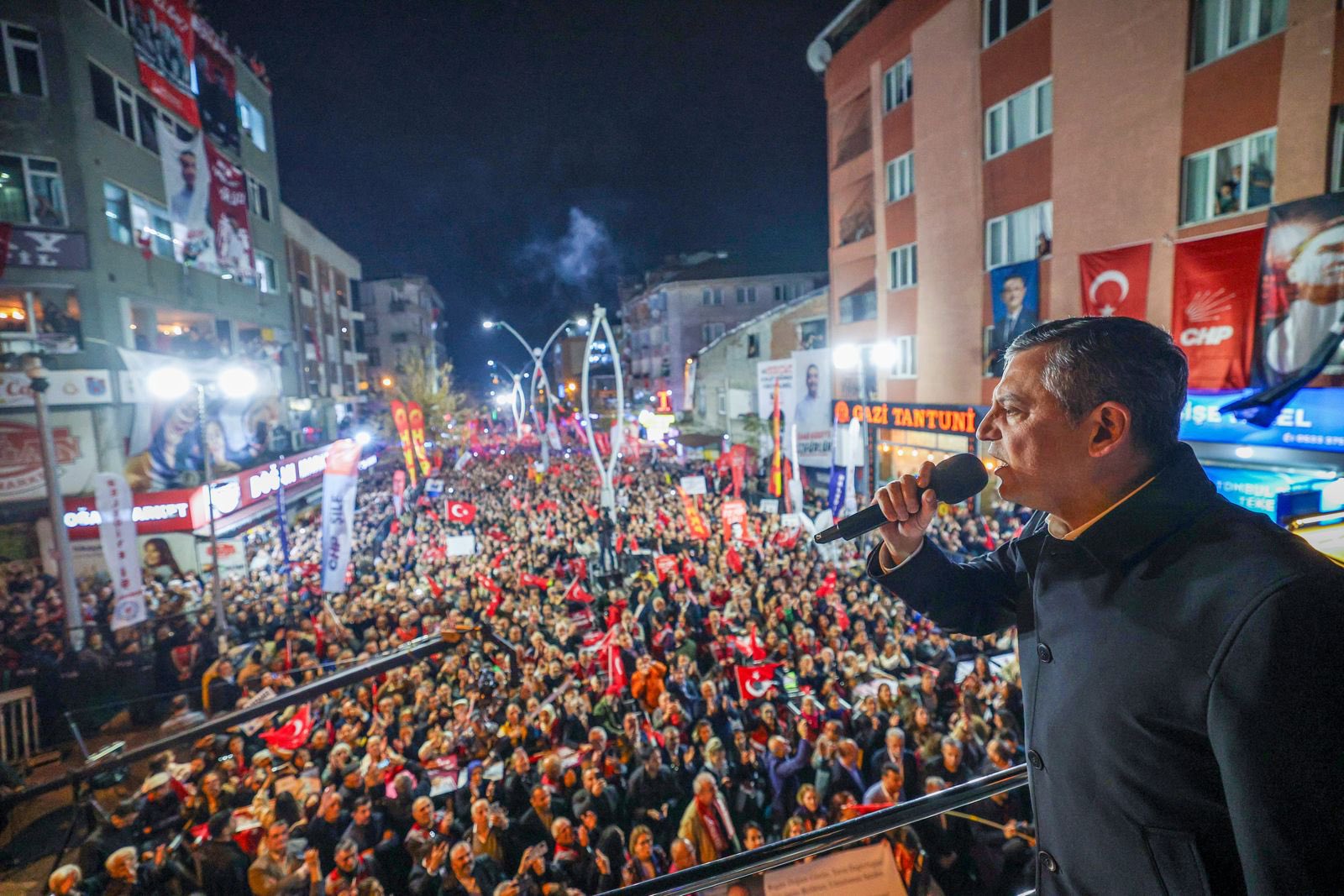 Özgür Özel Çorum’da Dev Mitingde Konuştu: “Cesaretin Varsa Sandığı Getir”