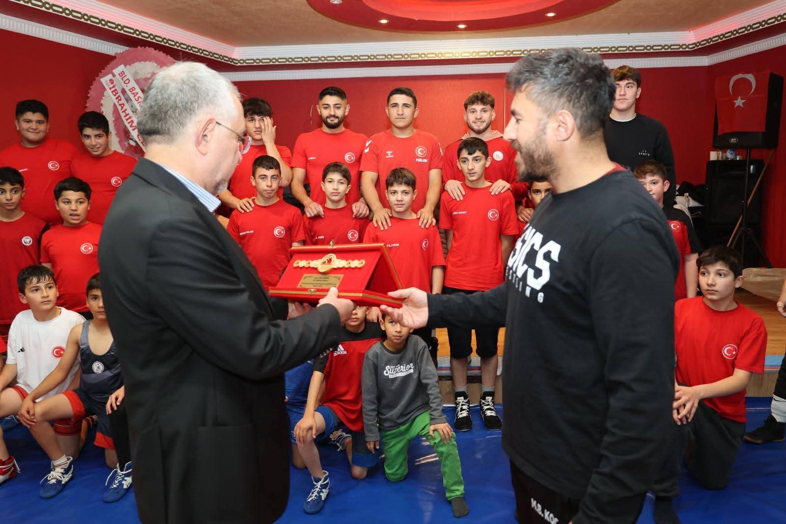 Zile Belediyesi’nden Güreş Takımına Örnek Destek: Eski Düğün Salonu Eğitim Merkezi Oldu!