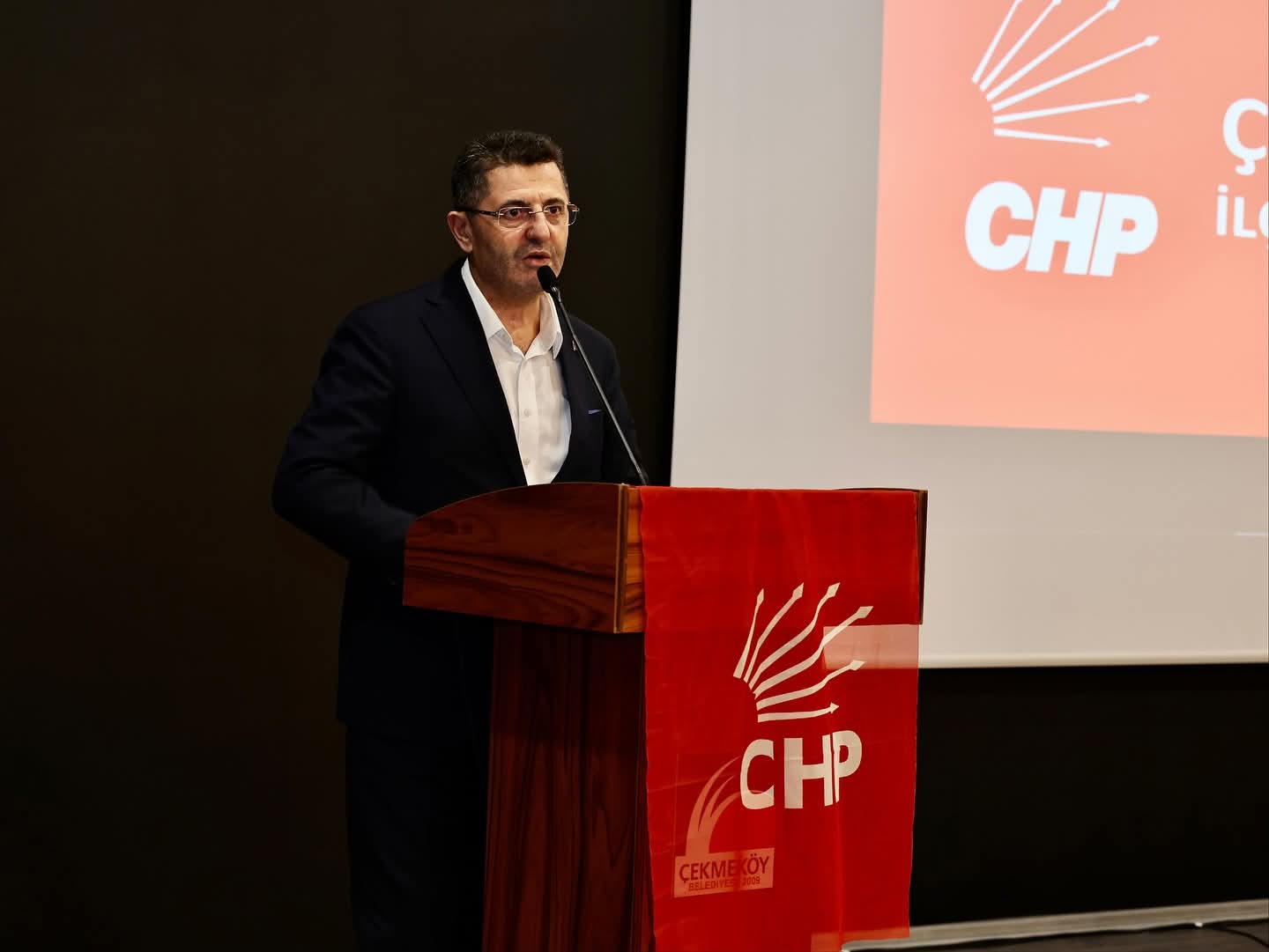 ÇEKMEKÖY’DE CHP ÜYE TOPLANTISI: BAŞKAN ORHAN ÇERKEZ’DEN “BİRLİKTE ÇALIŞMAYA DEVAM” MESAJI