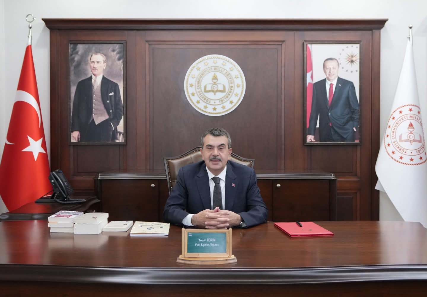 Milli Eğitim Bakanı Yusuf Tekin’den 24 Kasım Öğretmenler Günü Mesajı: “Eğitim Davamız Sizin Omuzlarınızda Yükseliyor”