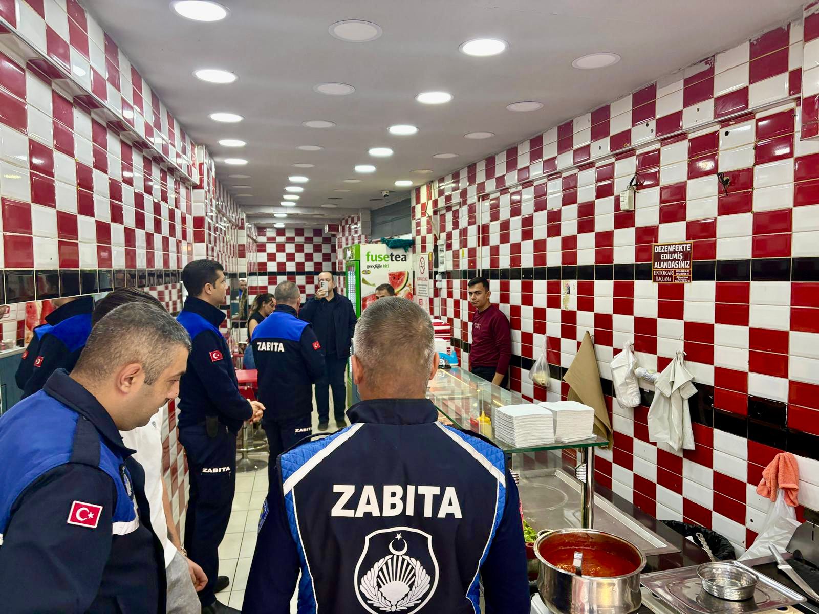 Gemlik’te Dönercilere Hijyen Denetimi: 10 Kilo Sağlıksız Ürün İmha Edildi