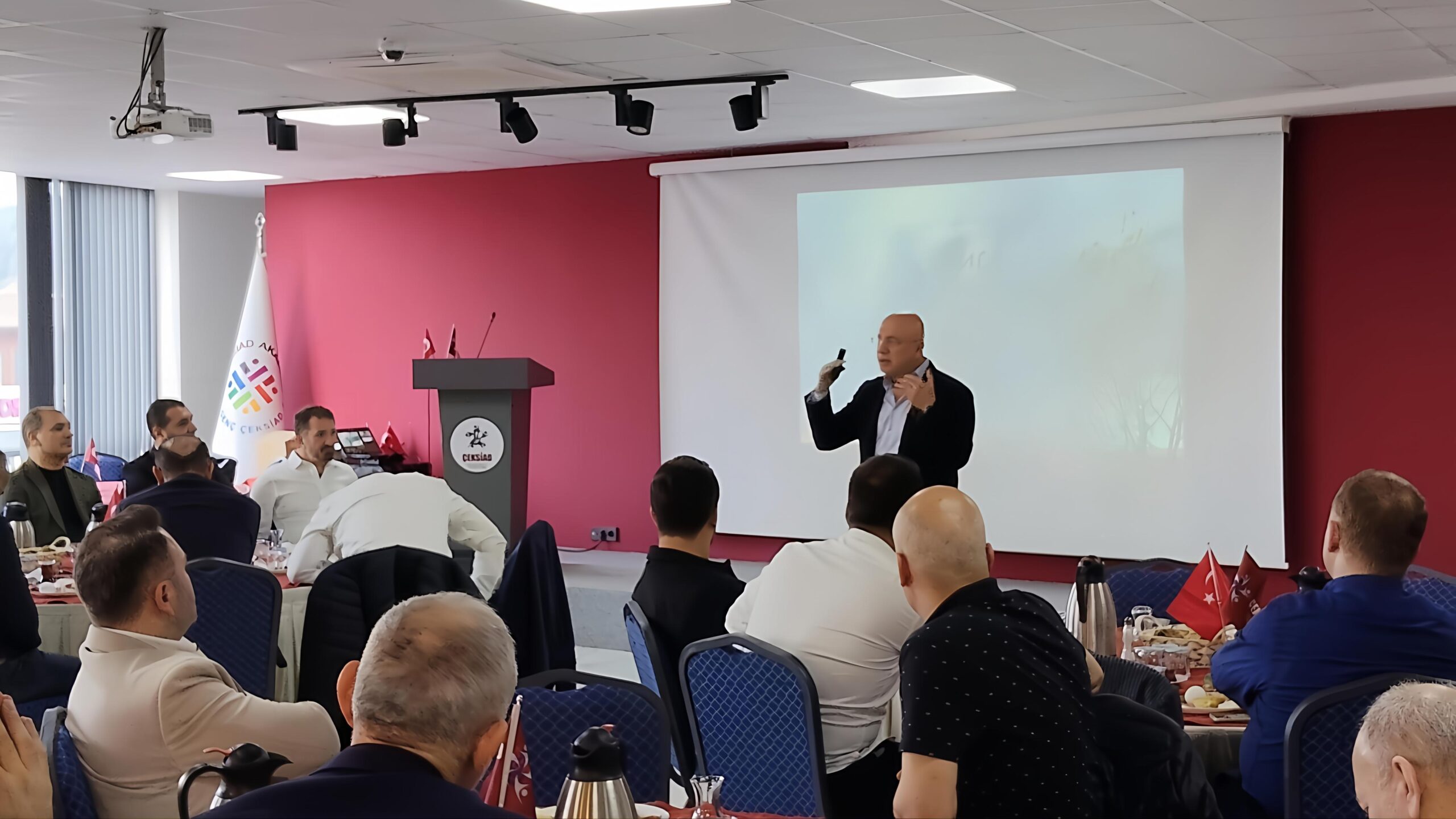 Pozitif Düşünce ile Bolluk Yaratmak: ÇEKSİAD Semineri Yoğun İlgi Gördü