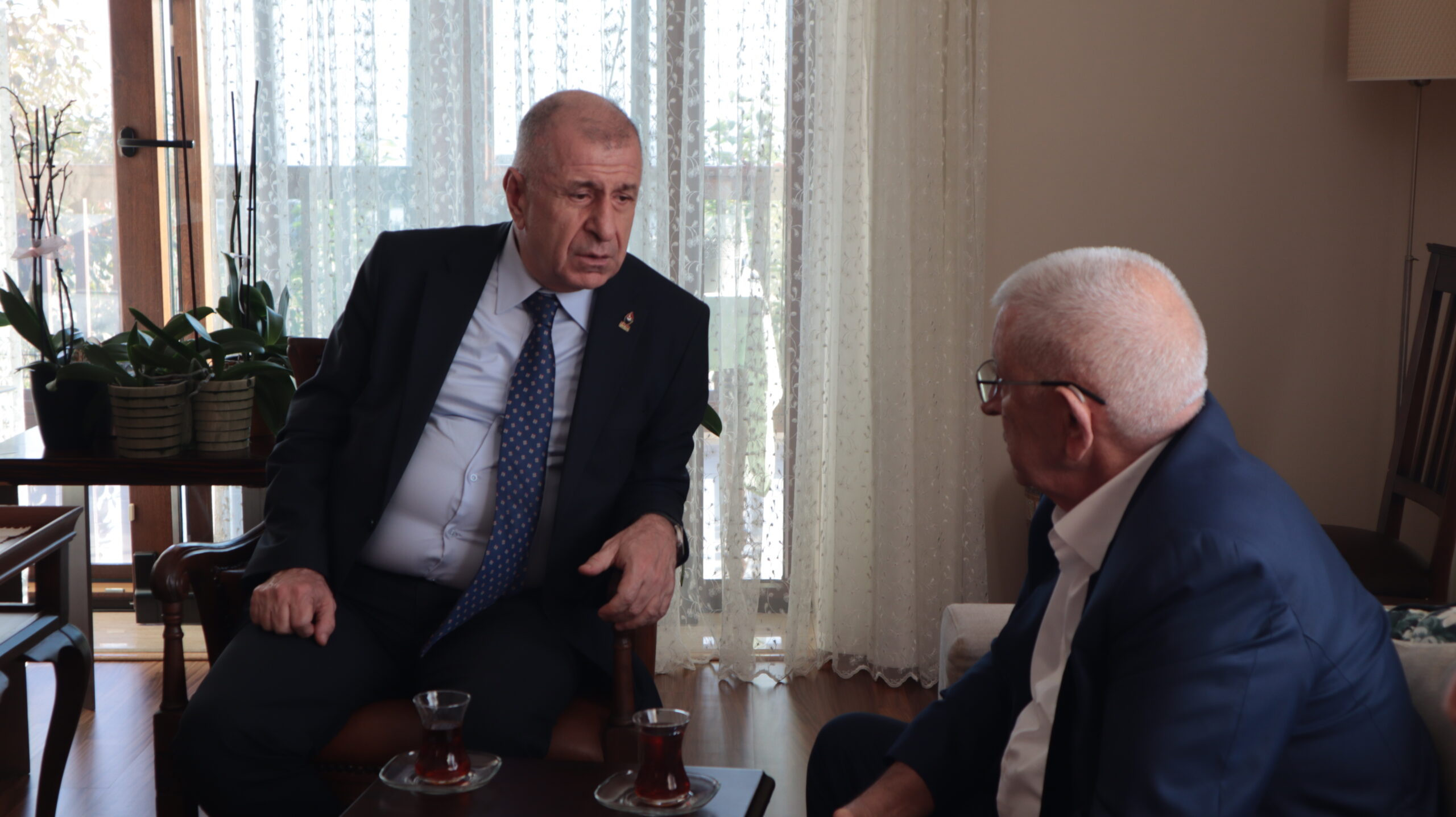 Zafer Partisi Genel Başkanı Ümit Özdağ’dan İmamoğlu Ailesine Nezaket Ziyareti