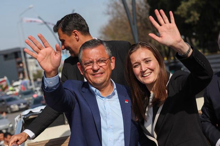 CHP, Manisa Şehzadeler Belediye Başkanı Gülşah Durbay’ı Kaybetti: Özgür Özel’den Duygusal Veda
