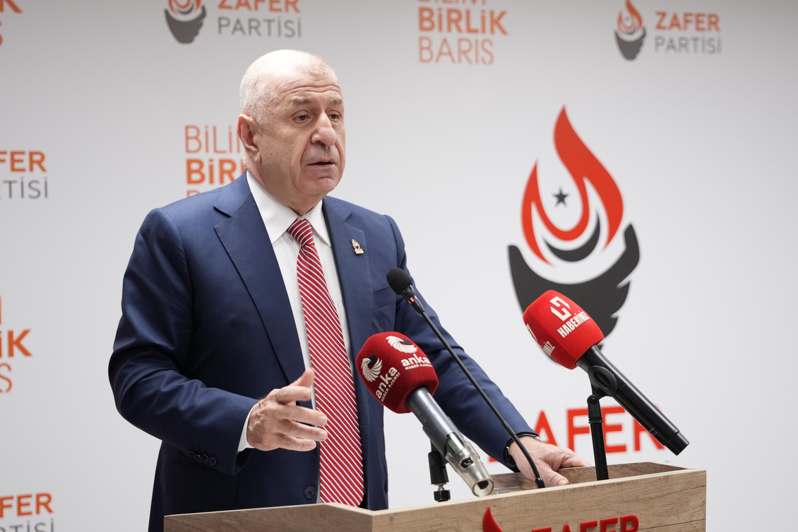 Ümit Özdağ’dan Beşiktaş Şehitleri Anmasında Sert Mesaj: “Terörle Pazarlık Değil, Mücadele Edilir”