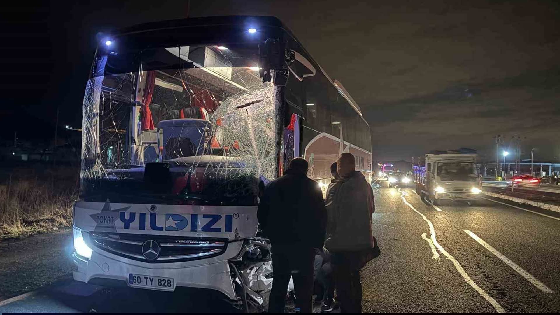 Kayseri-Sivas Yolunda Zincirleme Kaza: Jandarma Astsubayı Görev Başında Yaralandı