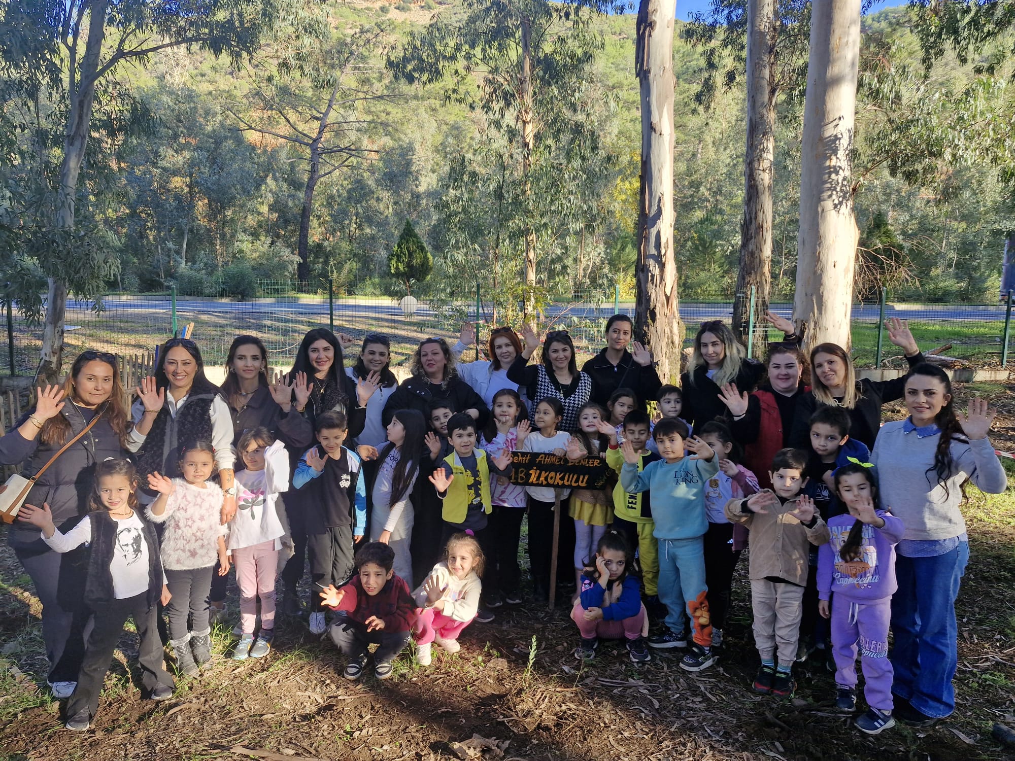 Marmaris’te Anlamlı Çevre Etkinliği: Fidanlar Çamlı Köyü Tıbbi Bitkiler Koleksiyon Bahçesi’ne Dikildi