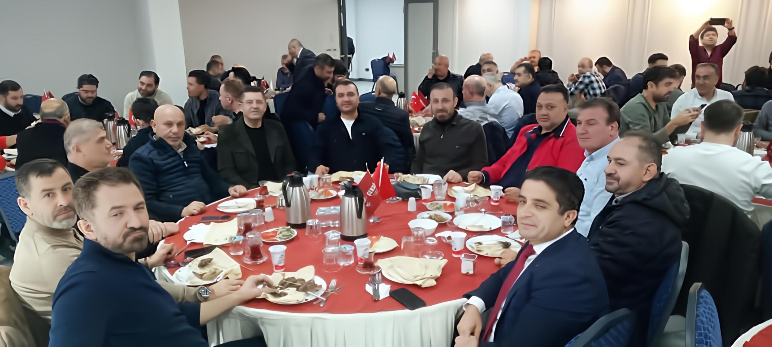 ÇEKSİAD'dan Müzikli Gece: Üyeler ve Davetliler Eğlenceli Bir Akşamda Buluştu
