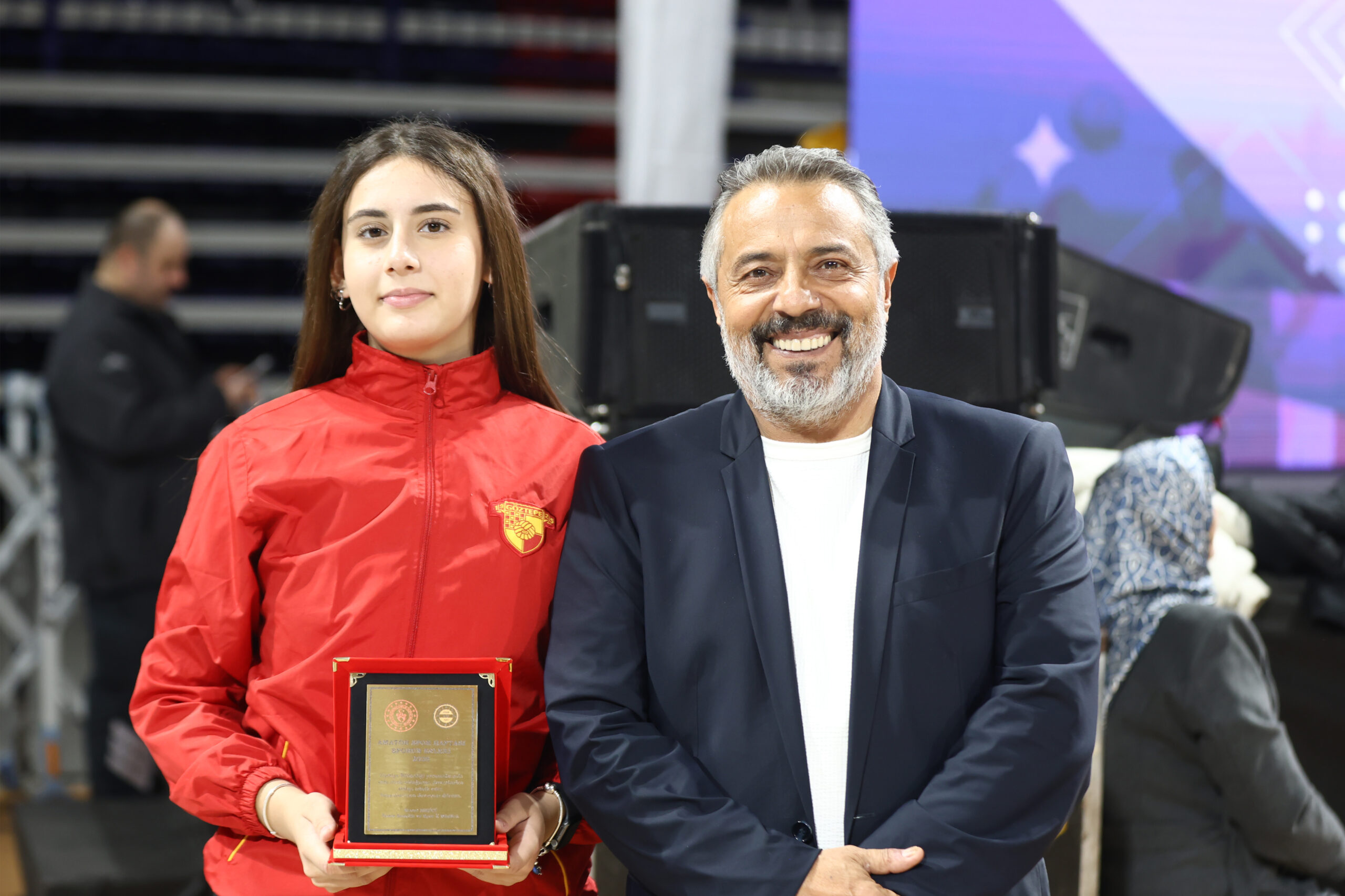 İzmir’de “Sporun Enleri” Töreni: Göztepe Eskrim Sporcusu Eylül Bedük’e Onur Plaketi