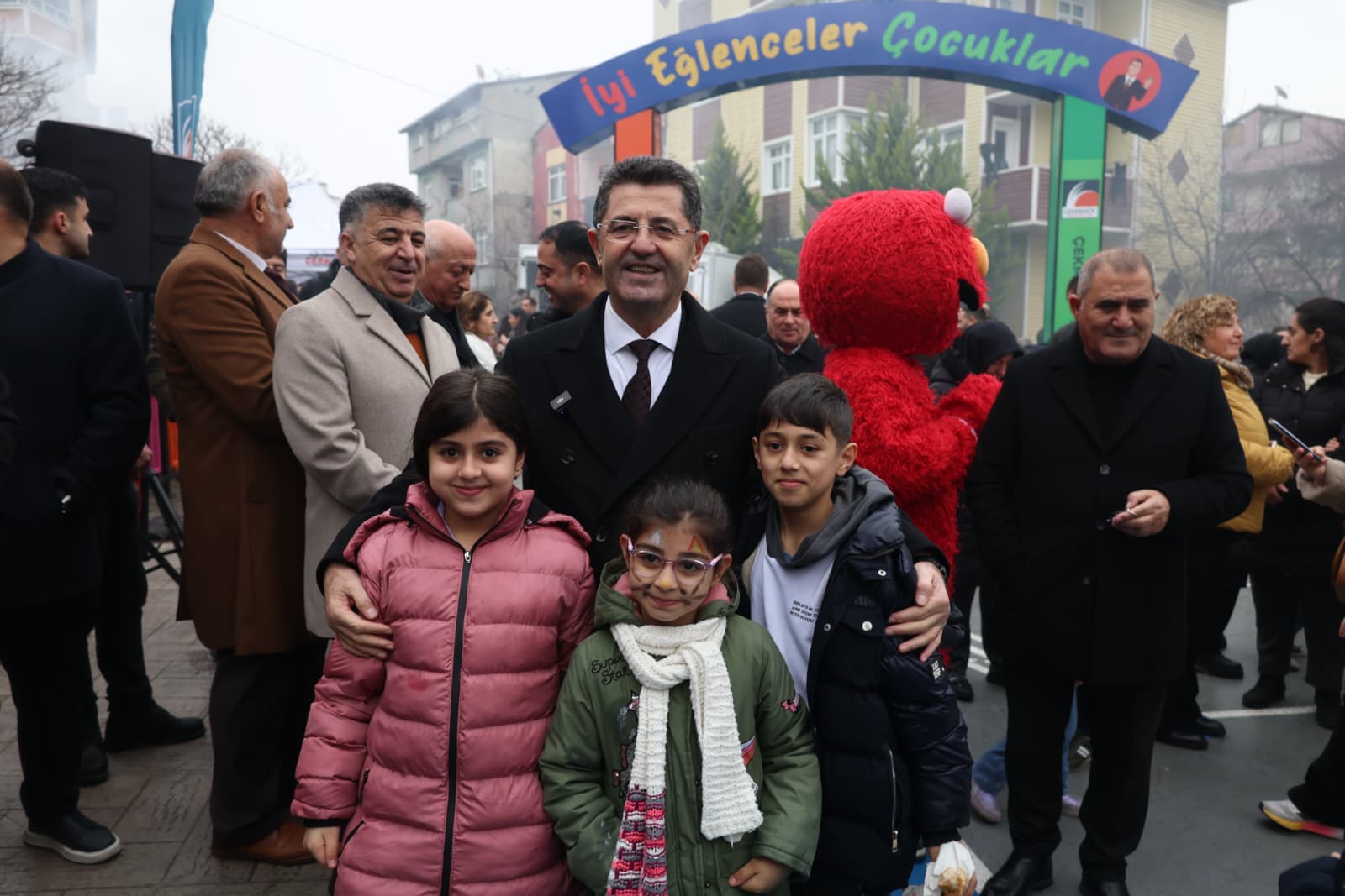 Çekmeköy’de Çocuklara Nostaljik ve Eğitici Durak: "Susam Sokağı" Açıldı!