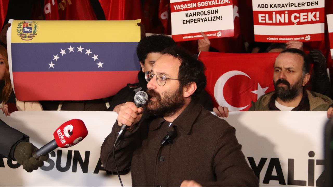 TKP’DEN ABD BÜYÜKELÇİLİĞİ ÖNÜNDE “VENEZUELA” PROTESTOSU: “BU BİR HAYDUTLUKTUR!”