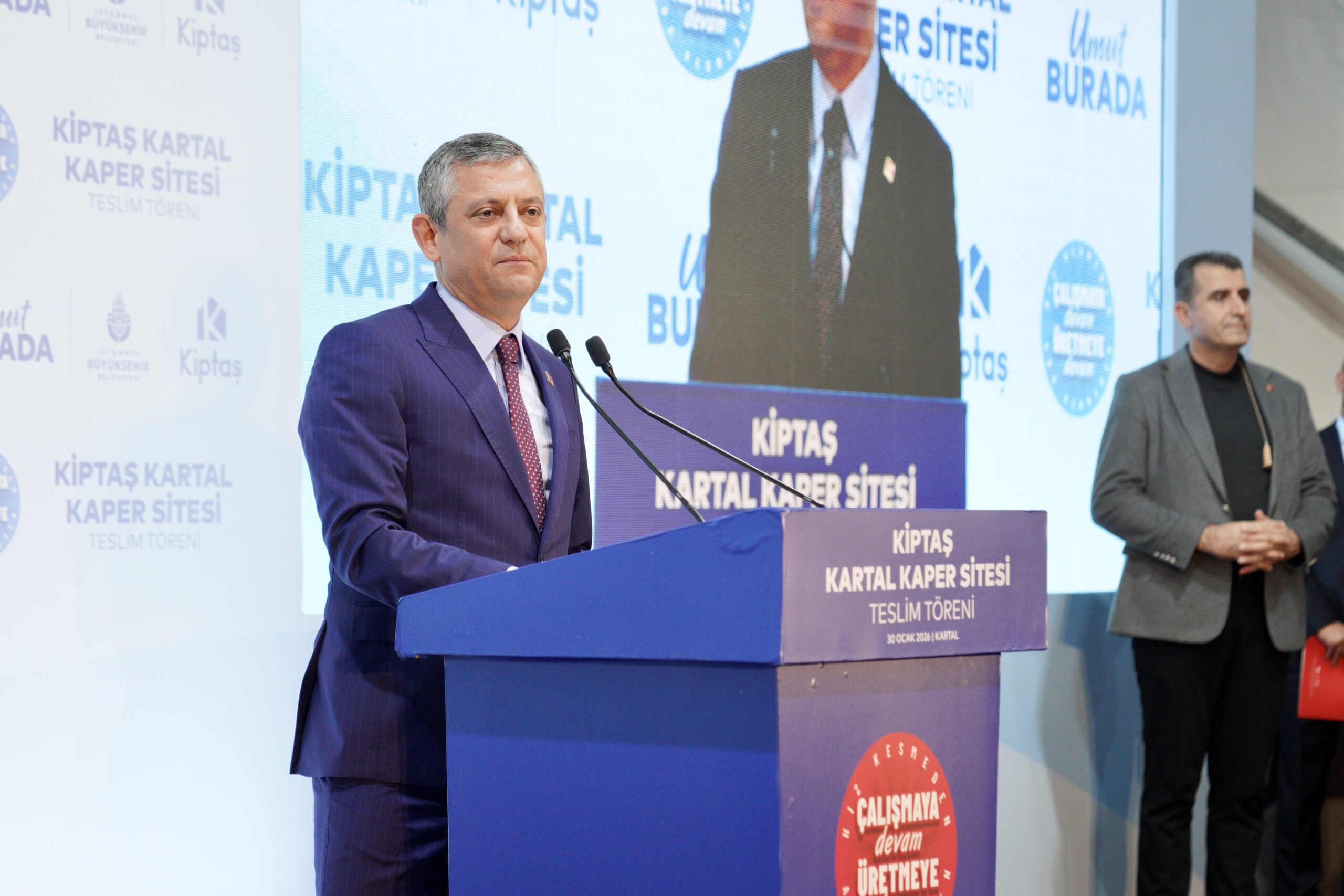 Yeni Parti lideri Özgür Özel’den TBMM’de tarihi açıklama: “Barışın önünde durmayacağız, bu yasaya evet diyeceğiz”
