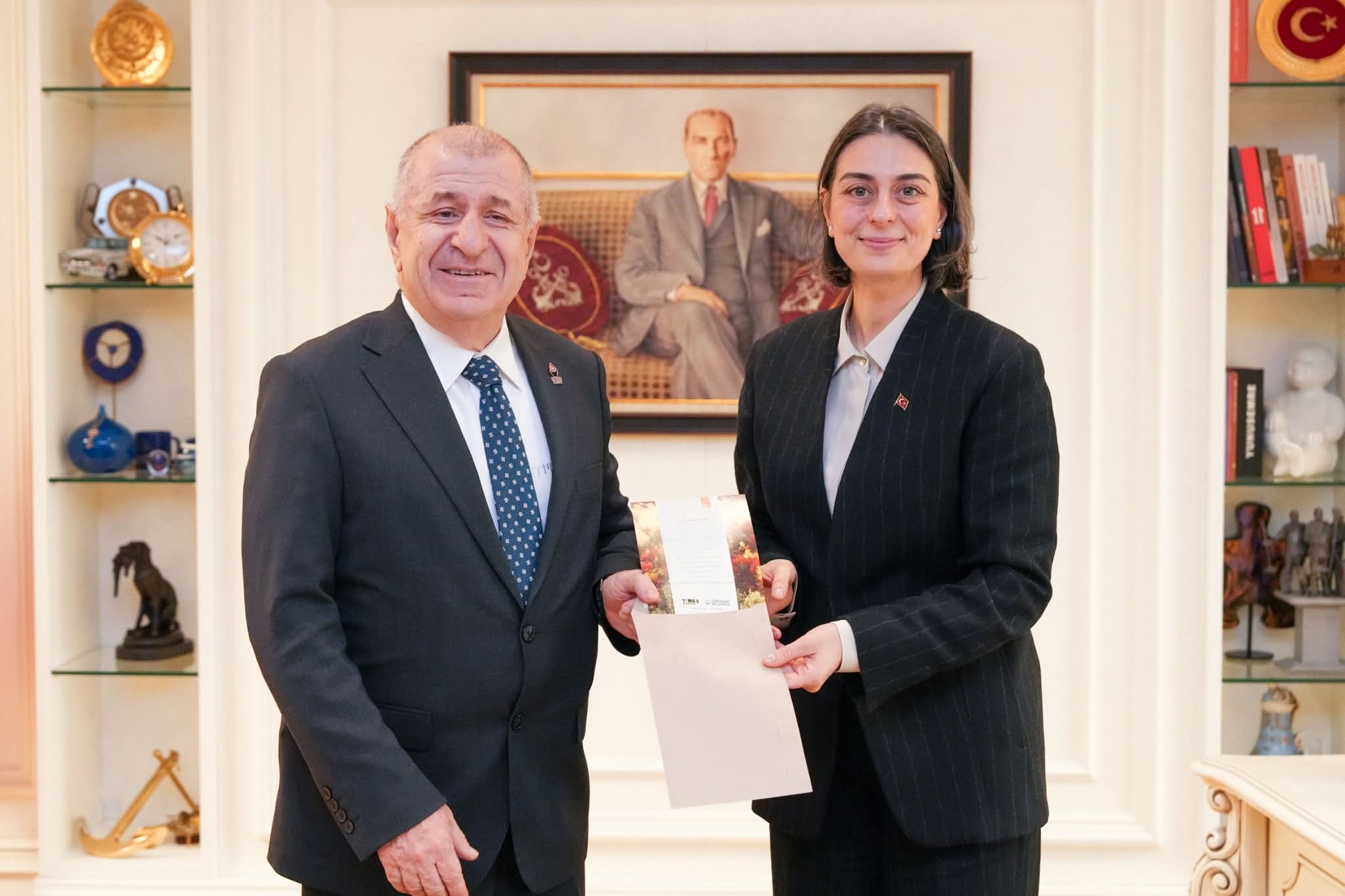 Zafer Partisi Genel Başkanı Prof. Dr. Ümit Özdağ, CHP’li Üsküdar Belediye Başkanı Sinem Dedetaş’ı makamında ziyaret etti