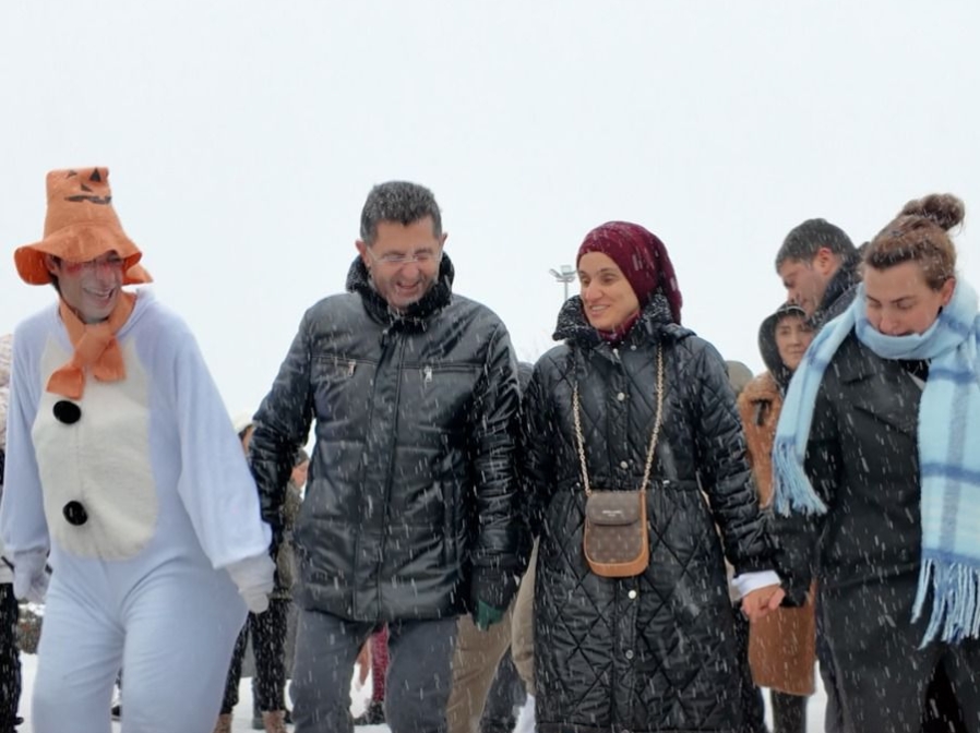 Çekmeköy’de Kar Altında Büyük Buluşma: Başkan Orhan Çerkez’in 2. Kar Şenliğine Binlerce Vatandaş Akın Etti