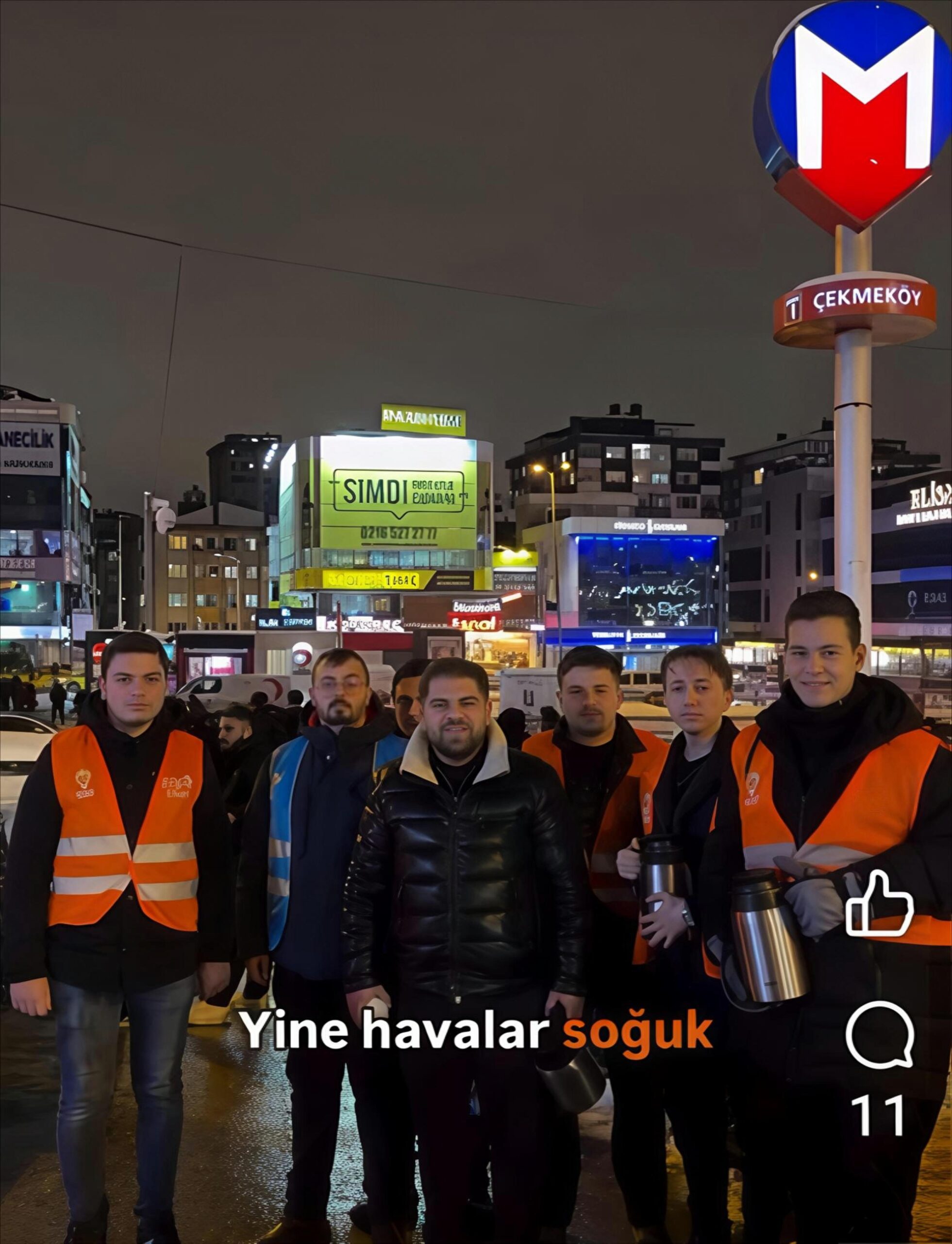 AK Parti Çekmeköy Gençlik Kolları’ndan Soğuk Havada Sıcak İkram