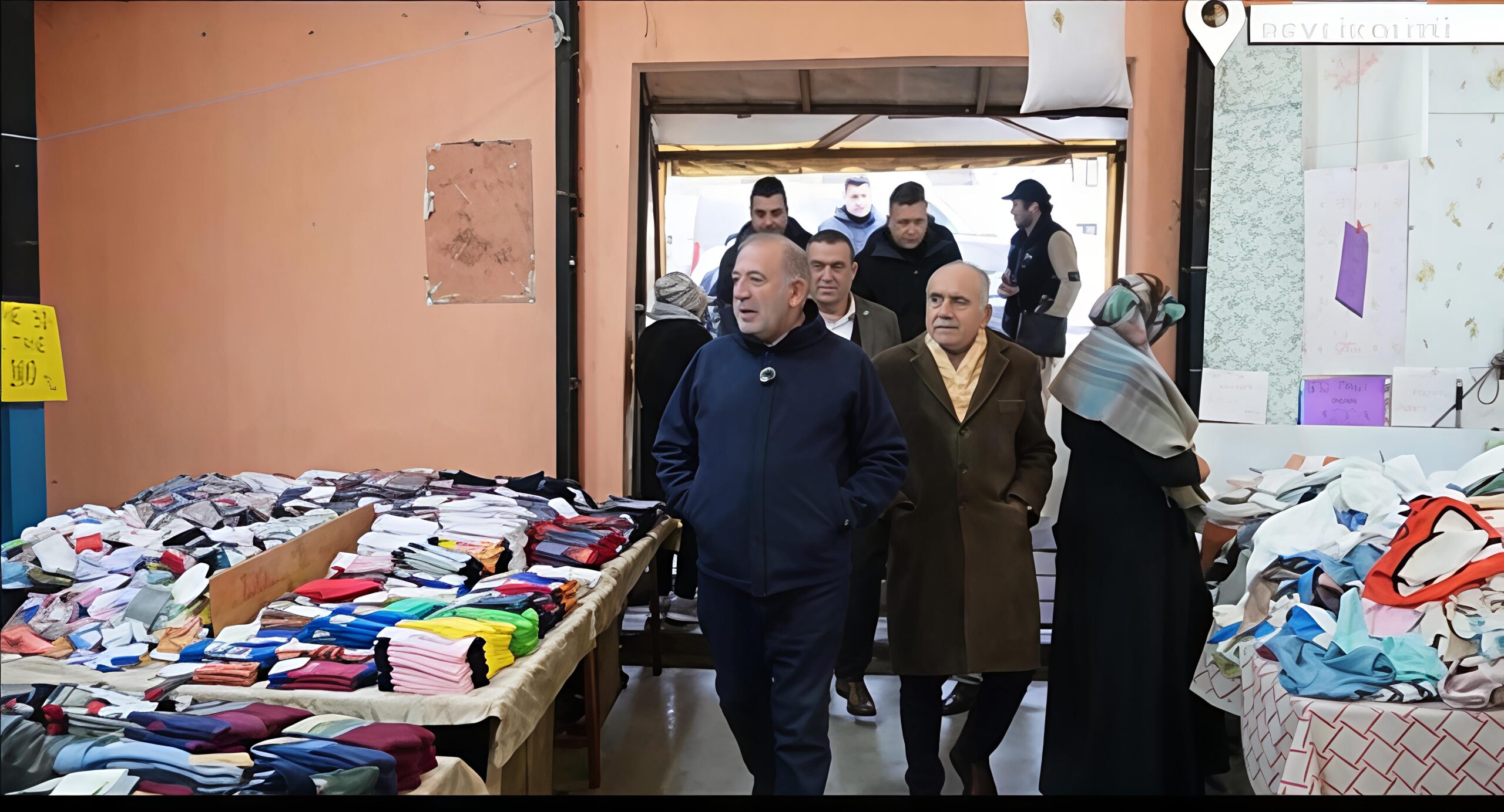 Gürsel Tekin Pazarda Halkın Nabzını Tuttu: “Vatandaş Kırık Yumurtayı Bile Alamıyor”