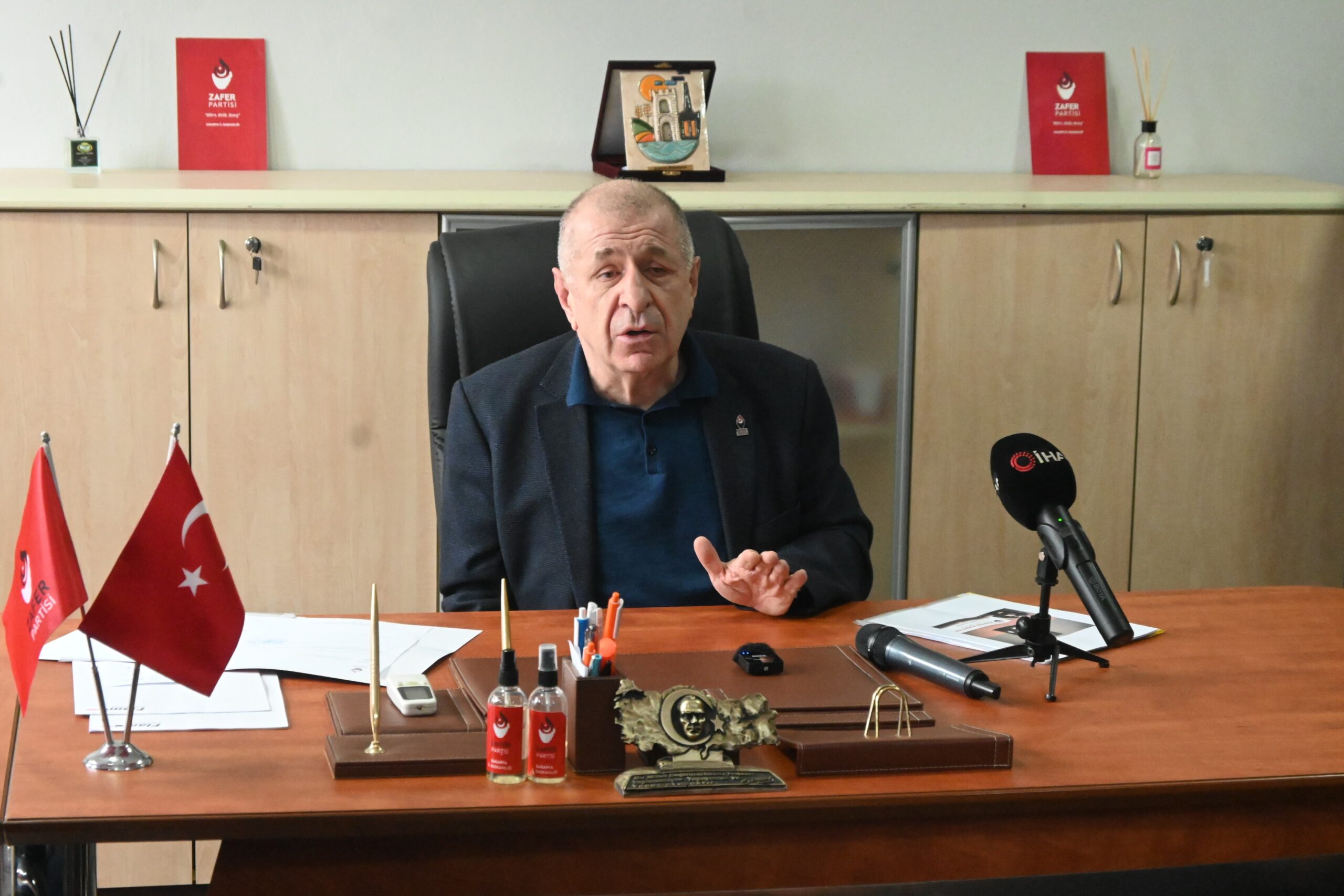 Ümit Özdağ Sakarya’dan Seslendi: “Türkiye Ekonomik Krizde Değil, Buhranın İçinde”