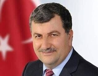 Cüneyt Zülfikâr Bitikçioğlu’ndan Uyarı: Ehil Olmayanla Yürüyen Yol Uçuruma Çıkar