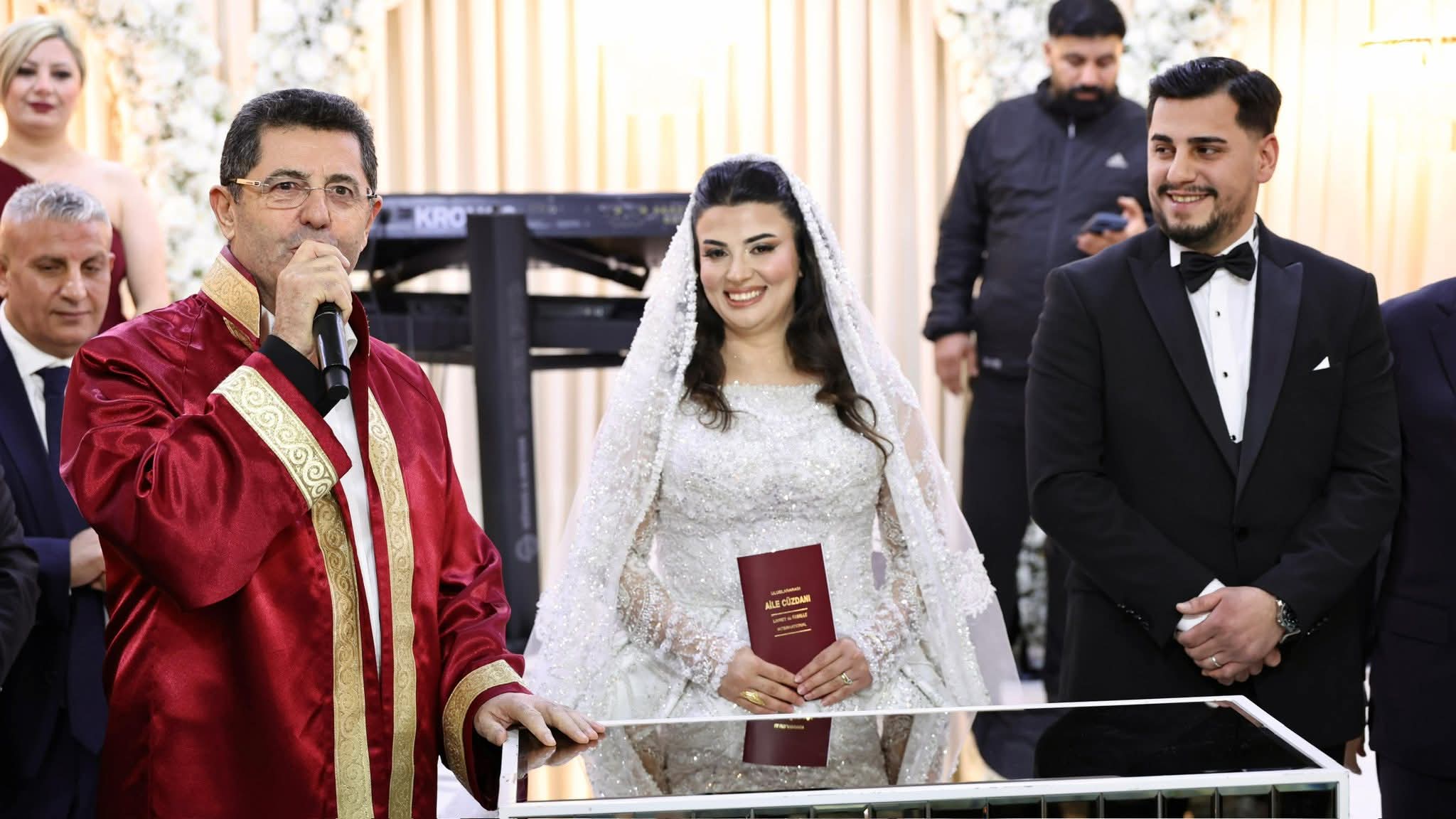 Söğüt ve Etrez Ailelerinin Mutlu Günü: Ümraniye’de Görkemli Düğün