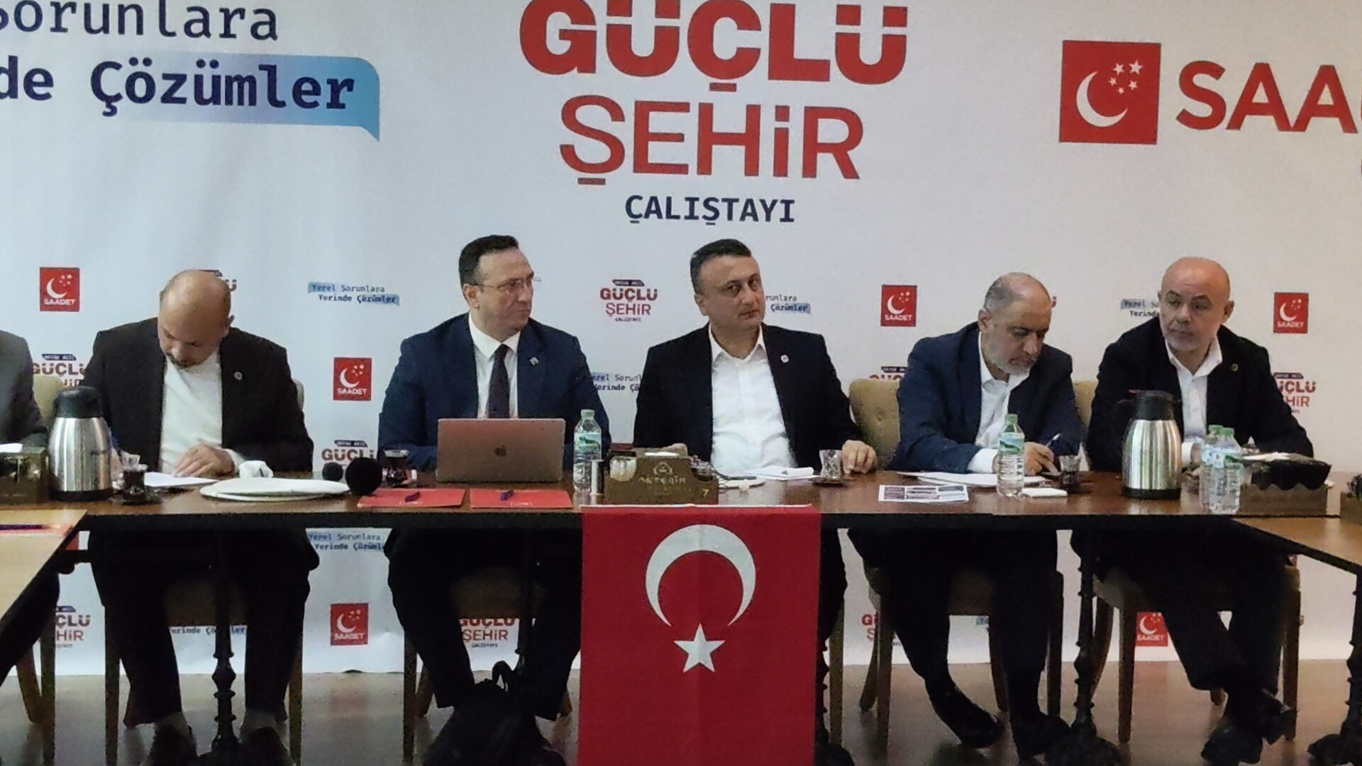 Saadet Partisi Ümraniye’de Geniş Katılımlı Buluşma: Deprem ve Toplumsal Riskler Masaya Yatırıldı